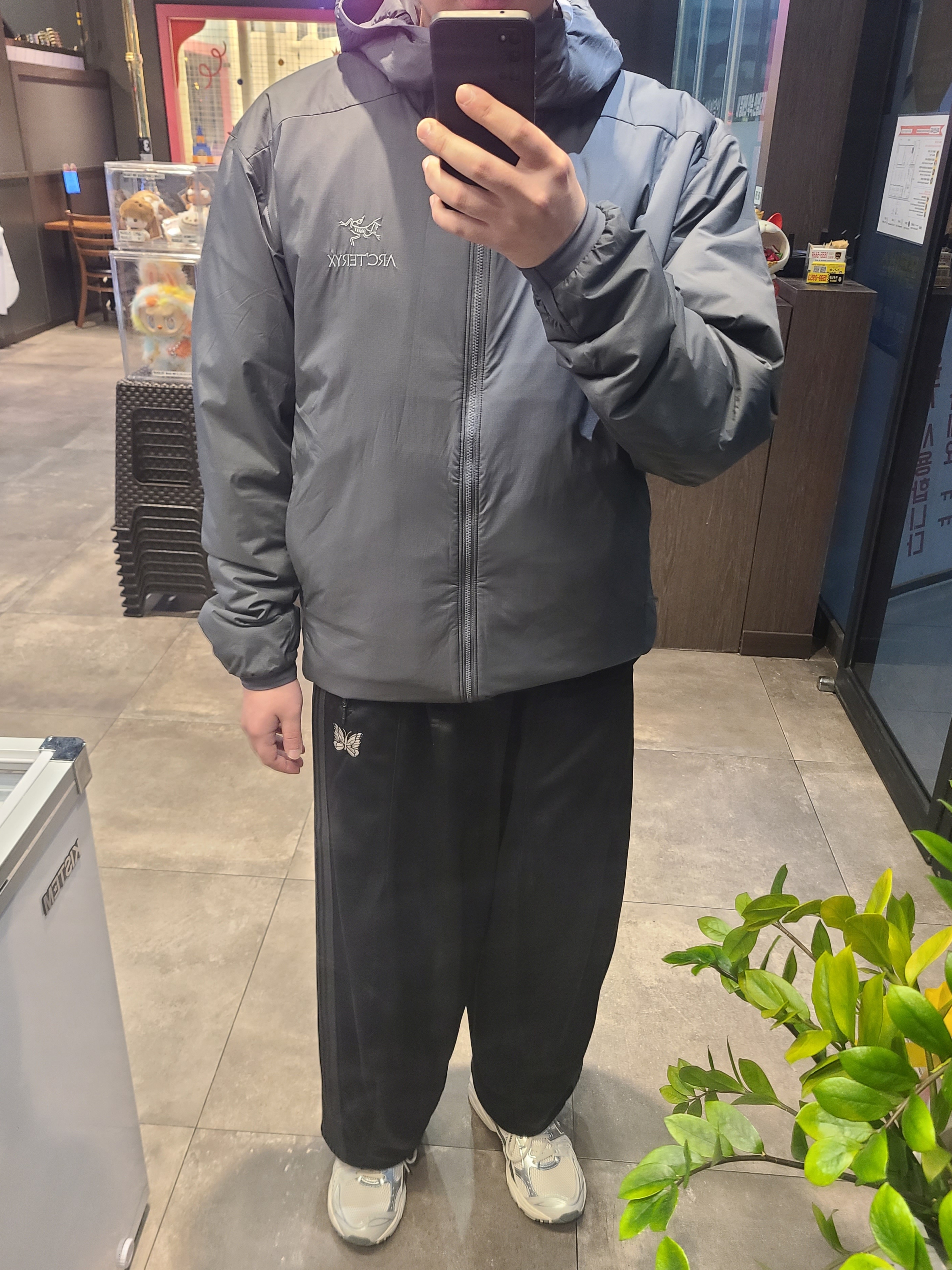 Arc'teryx Atom LT Hoody Glitch, Asics Gel-Kayano 14 Birch Dark Pewter 착용 스타일 - 1
