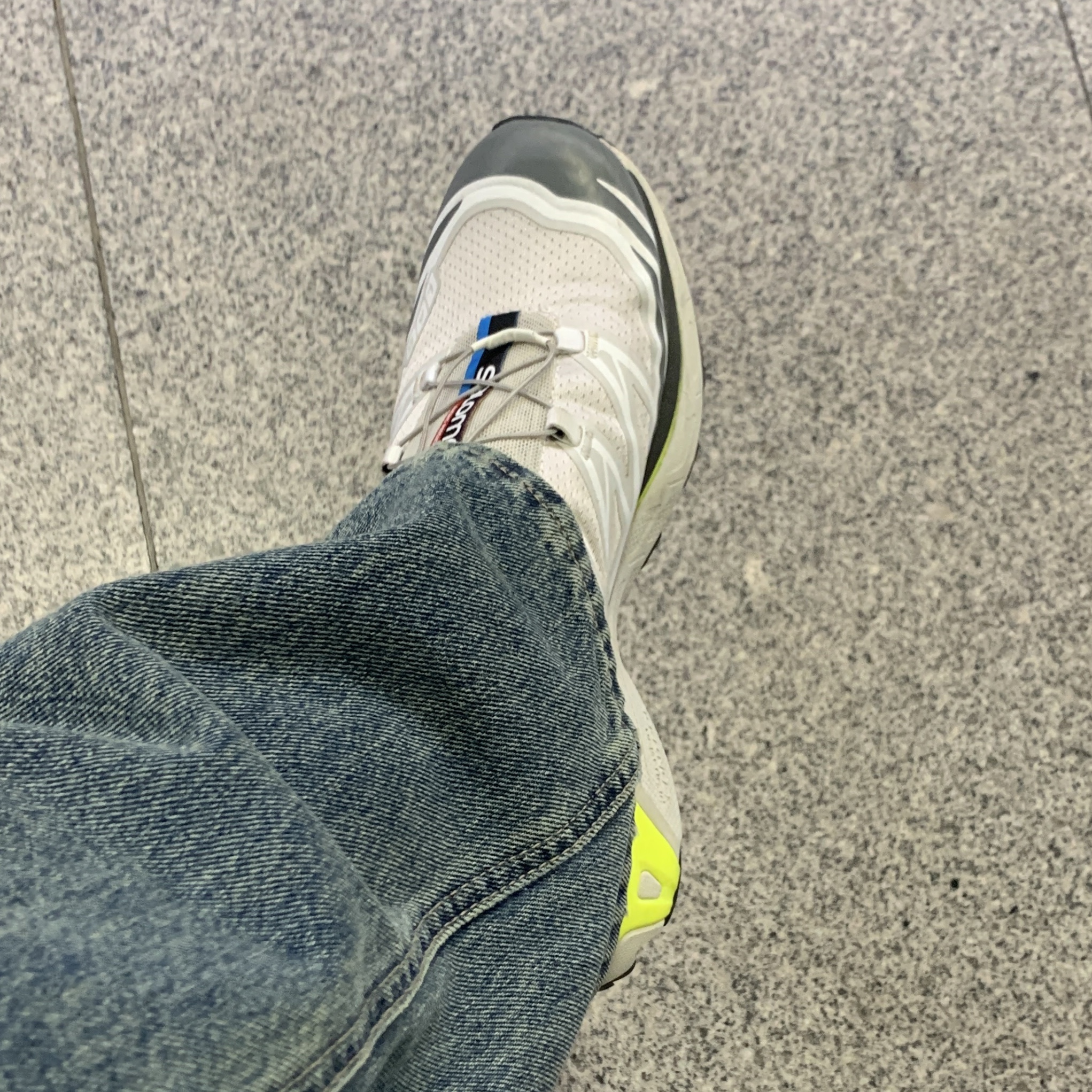 Salomon XT-6 ADV Lunar Rock 착용 스타일