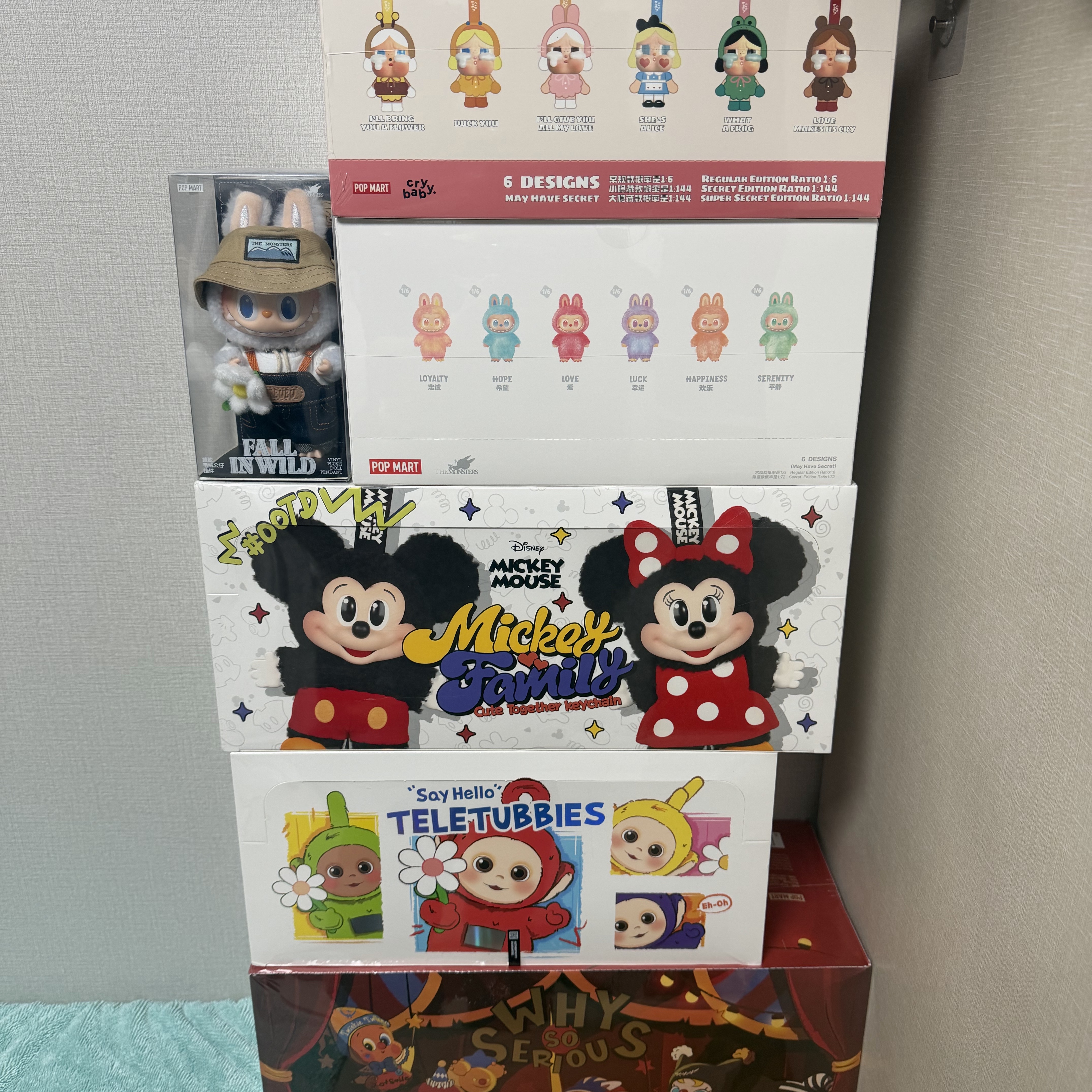 Pop Mart Why So Serious Series Vinyl Plush Pendant Sealed Case (8 Blind Boxes) 착용 스타일
