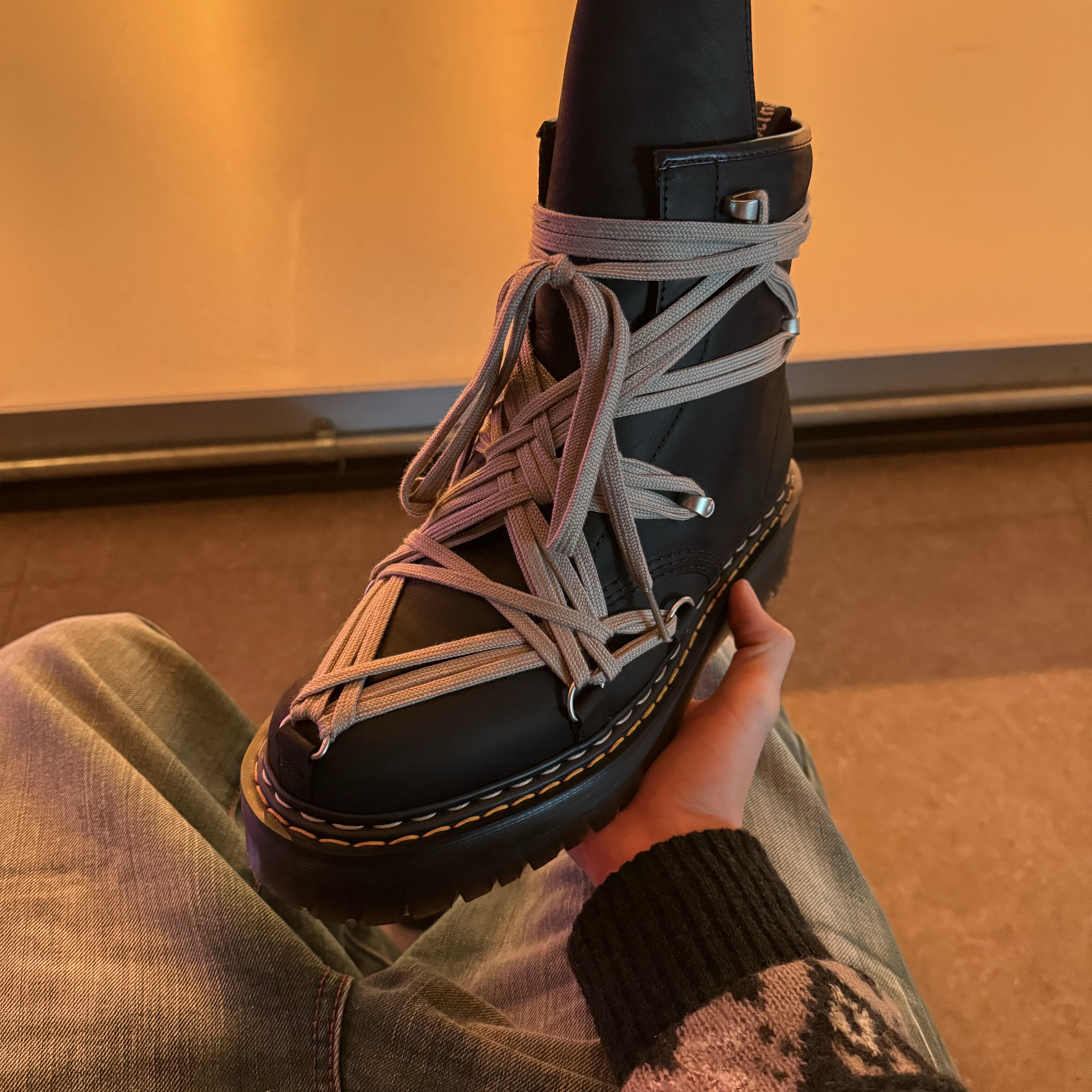 Dr. Martens x Rick Owens 1460 Quad Sole Mega Lace Boots Black 착용 스타일 - 1