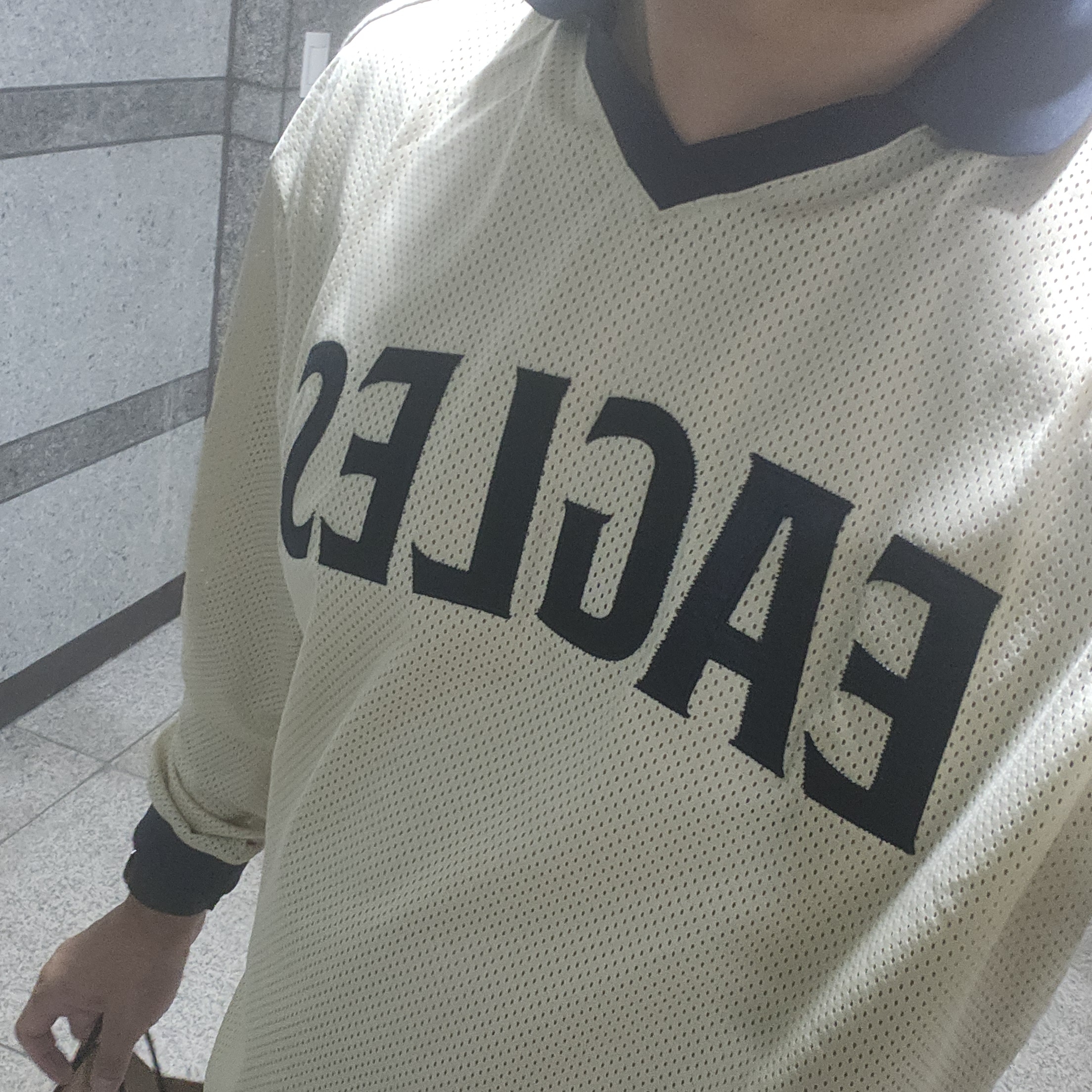 Satur x Hanwha Eagles Lausanne Over Size Mesh Jersey Cream 착용 스타일