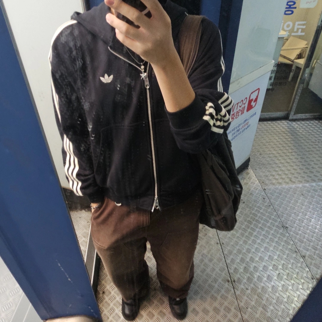 Adidas 3-Stripes Full-Zip Hoodie Black Cream White - KR Sizing, Nike Air Force 1 '07 Low Triple Black 착용 스타일