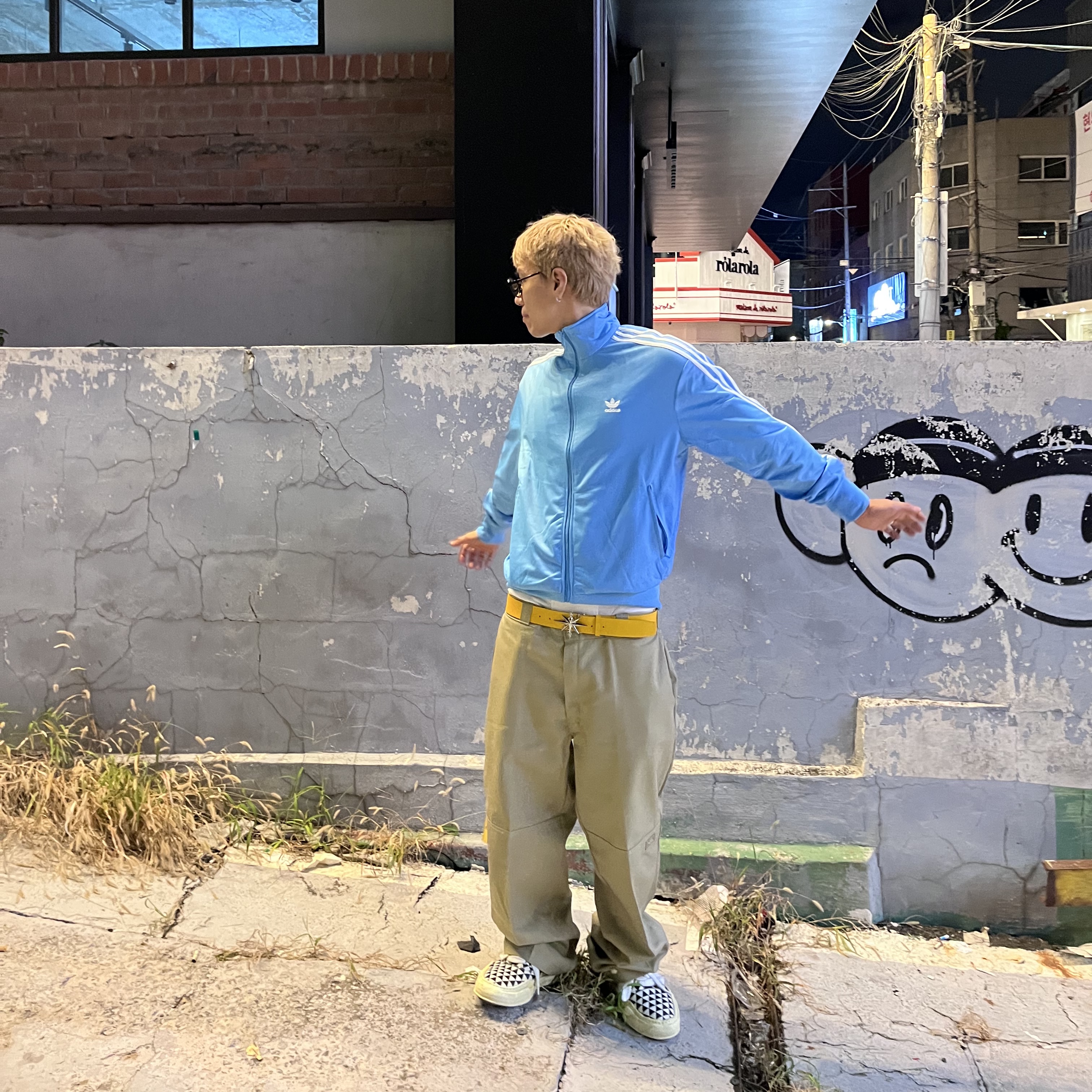 Dickies Original 874 Work Pant Khaki, Adidas Adicolor Woven Firebird Track Top Blue Bird  - US Sizing 착용 스타일 - 1