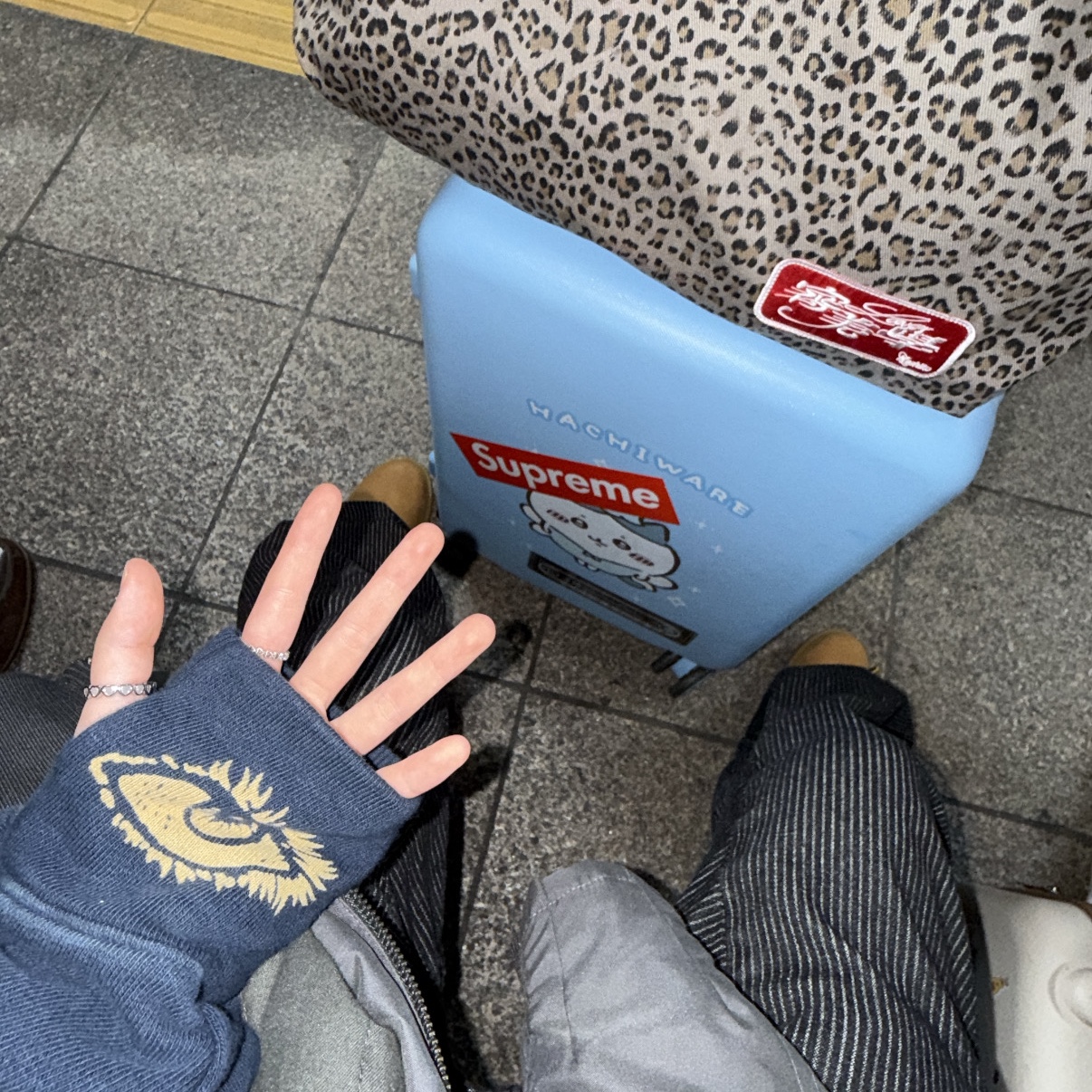 Kapital Raglan Crewneck Fleece Sweatshirt Speakeasy College Pt Navy, Karactor Stripe Denim Pants Black 착용 스타일 - 1