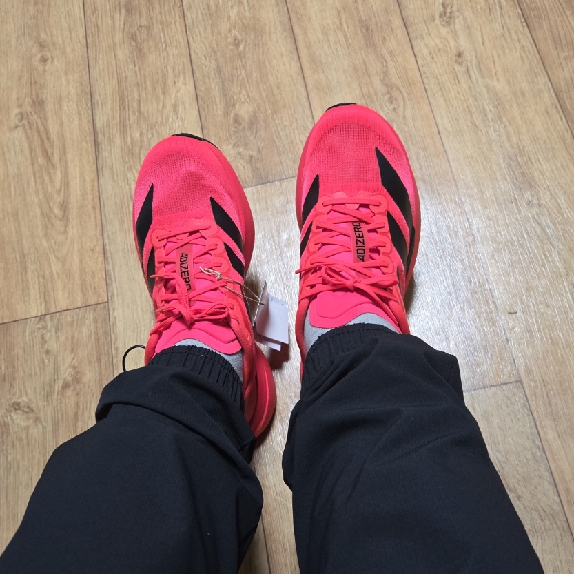 Adidas Adizero Evo SL Lucid Red Core Black 착용 스타일