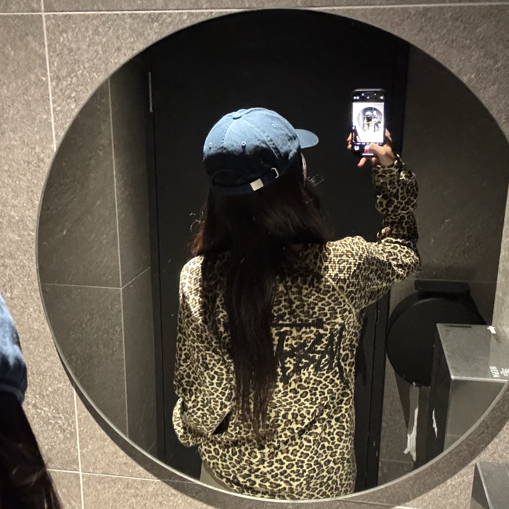 Stussy Basic Thermal Leopard 착용 스타일 - 2