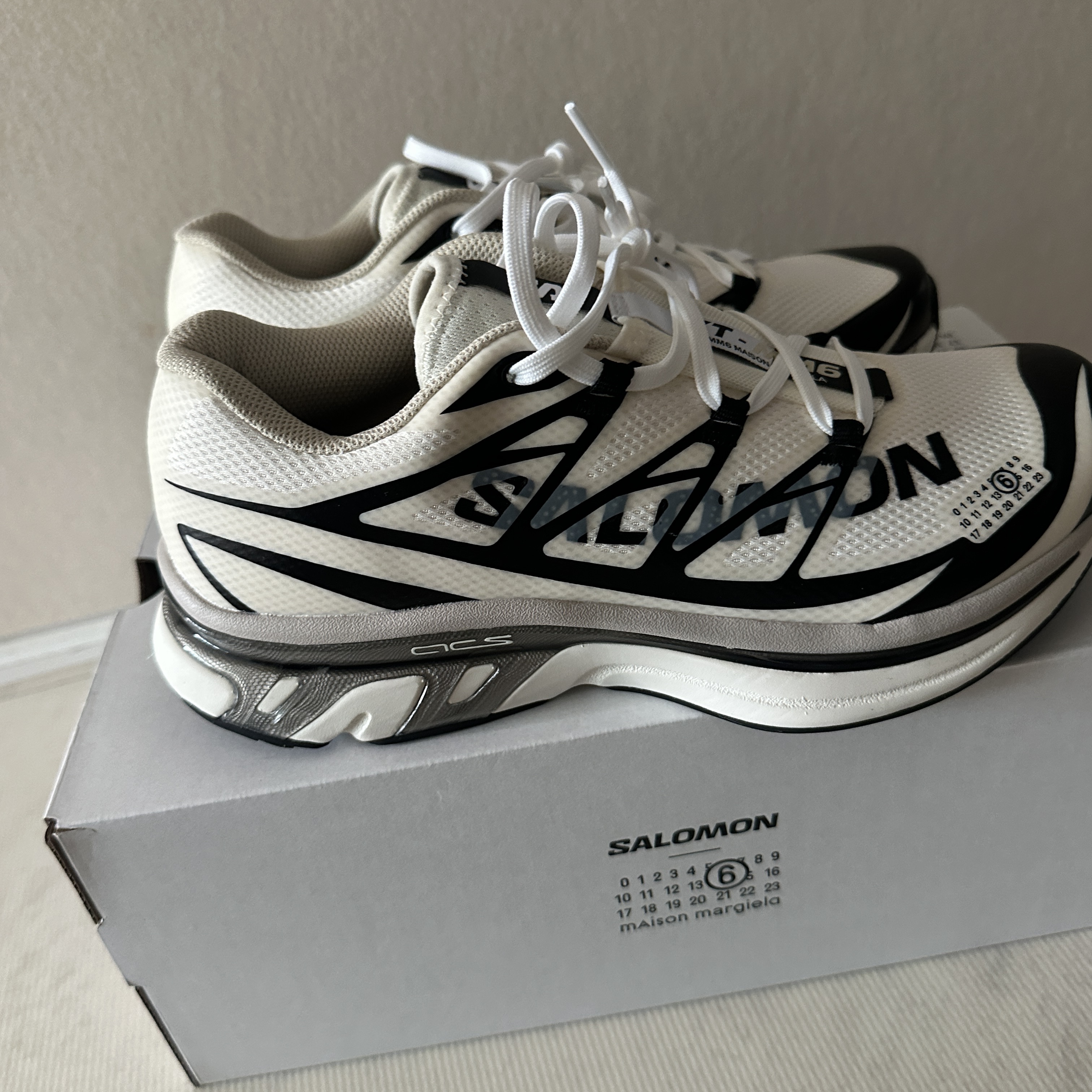 Salomon x MM6 Masion Margiela XT-MM6 Vanilla Ice Black 착용 스타일 - 2