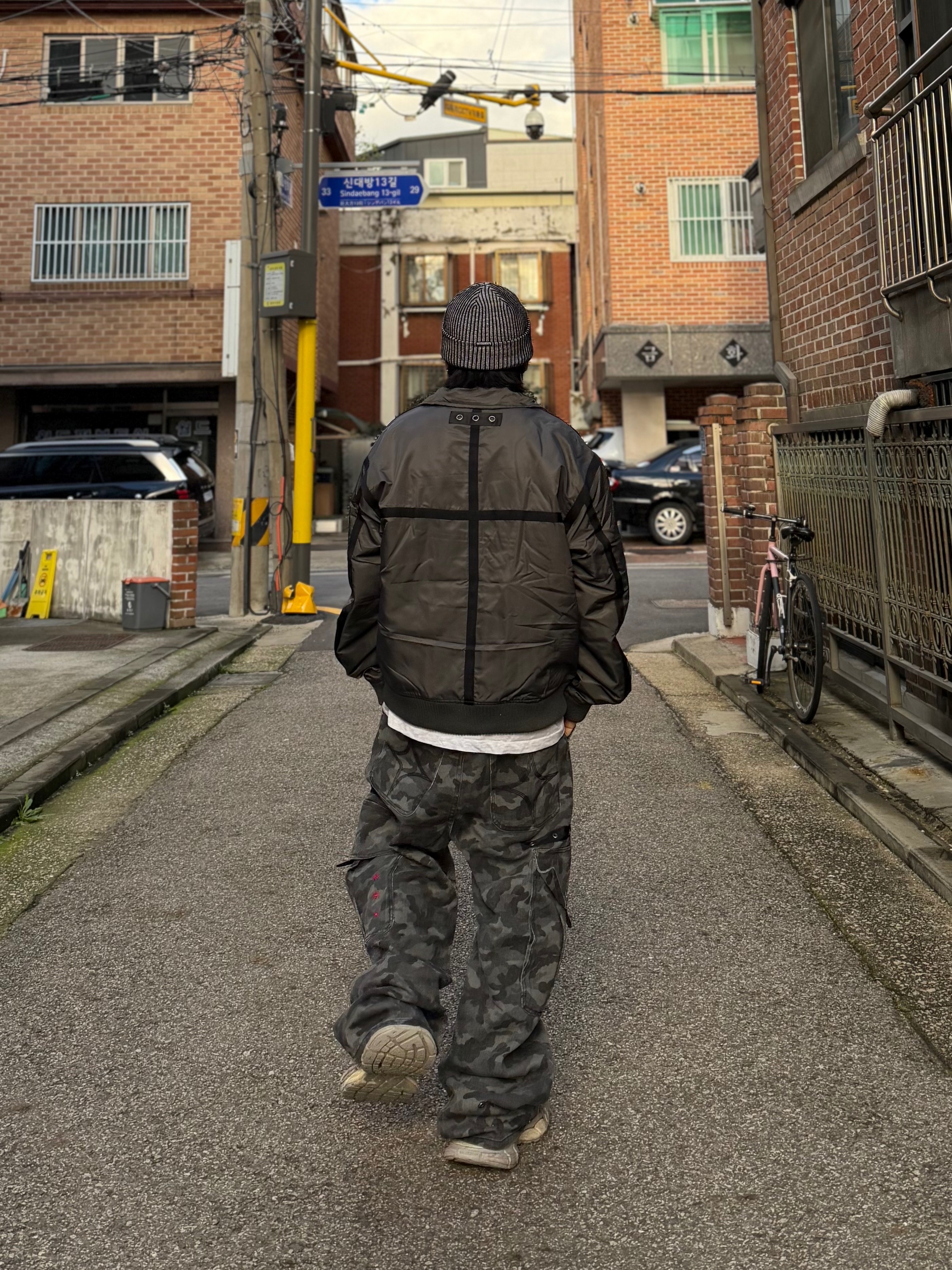 Balenciaga 3XL Sneakers Light Beige, DEFGARMENTS Label Point Rib Beanie Black 착용 스타일 - 9