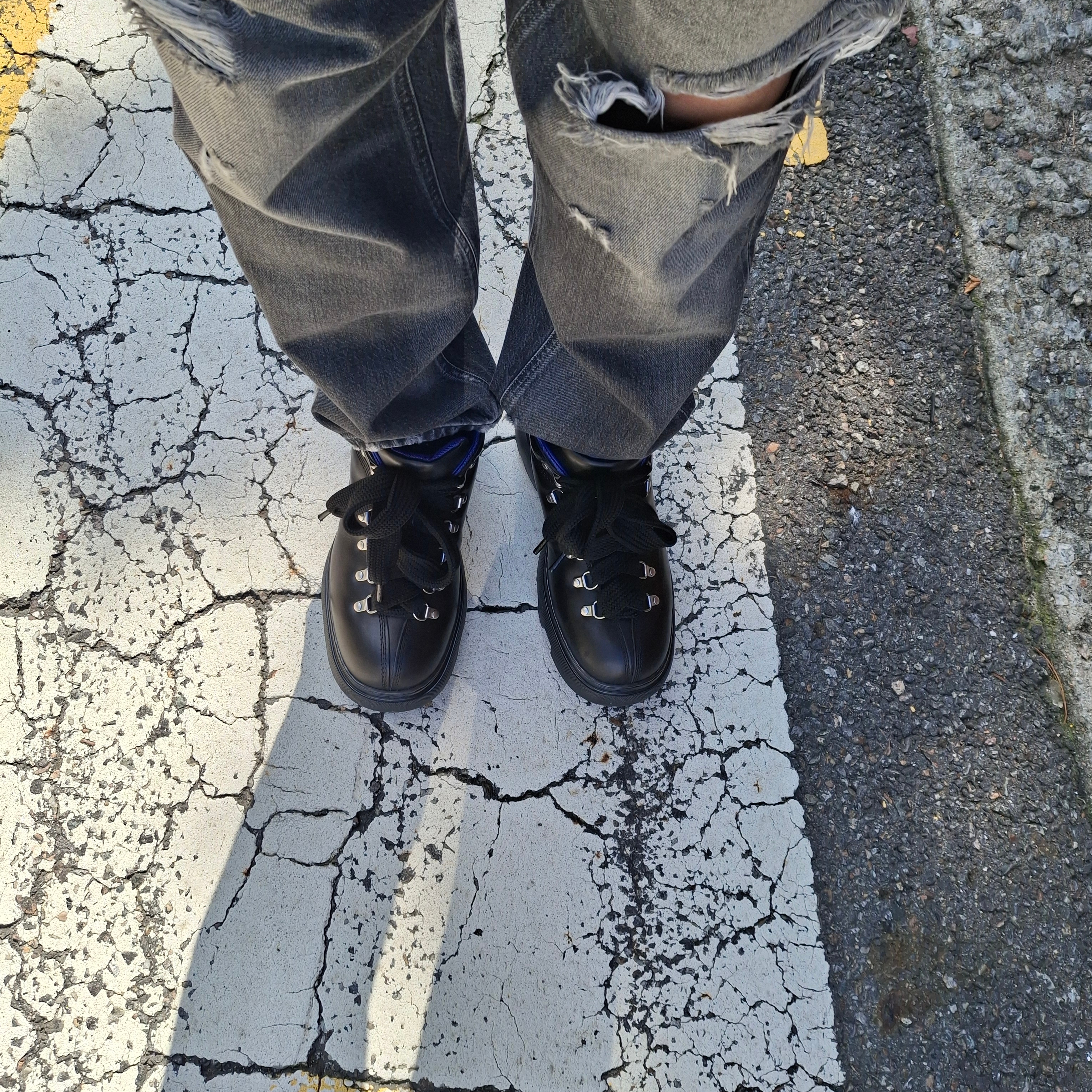 Burberry Leather Trek Boots Black 착용 스타일