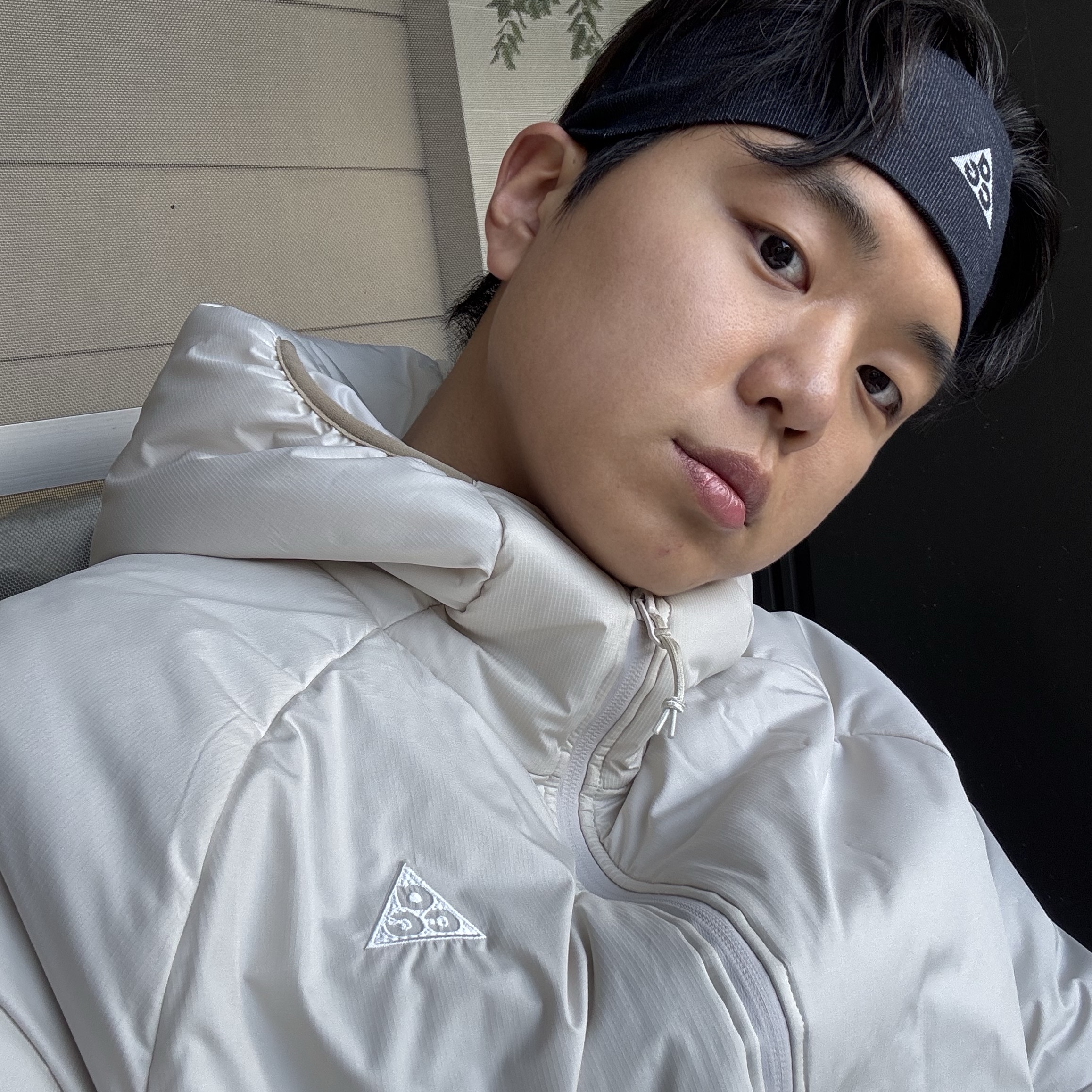 Nike ACG Rope De Dope Primaloft Therma-Fit Jacket Orewood Brown Khaki - Asia, Nike ACG Dri-Fit UV Lightweight Headband Black 착용 스타일