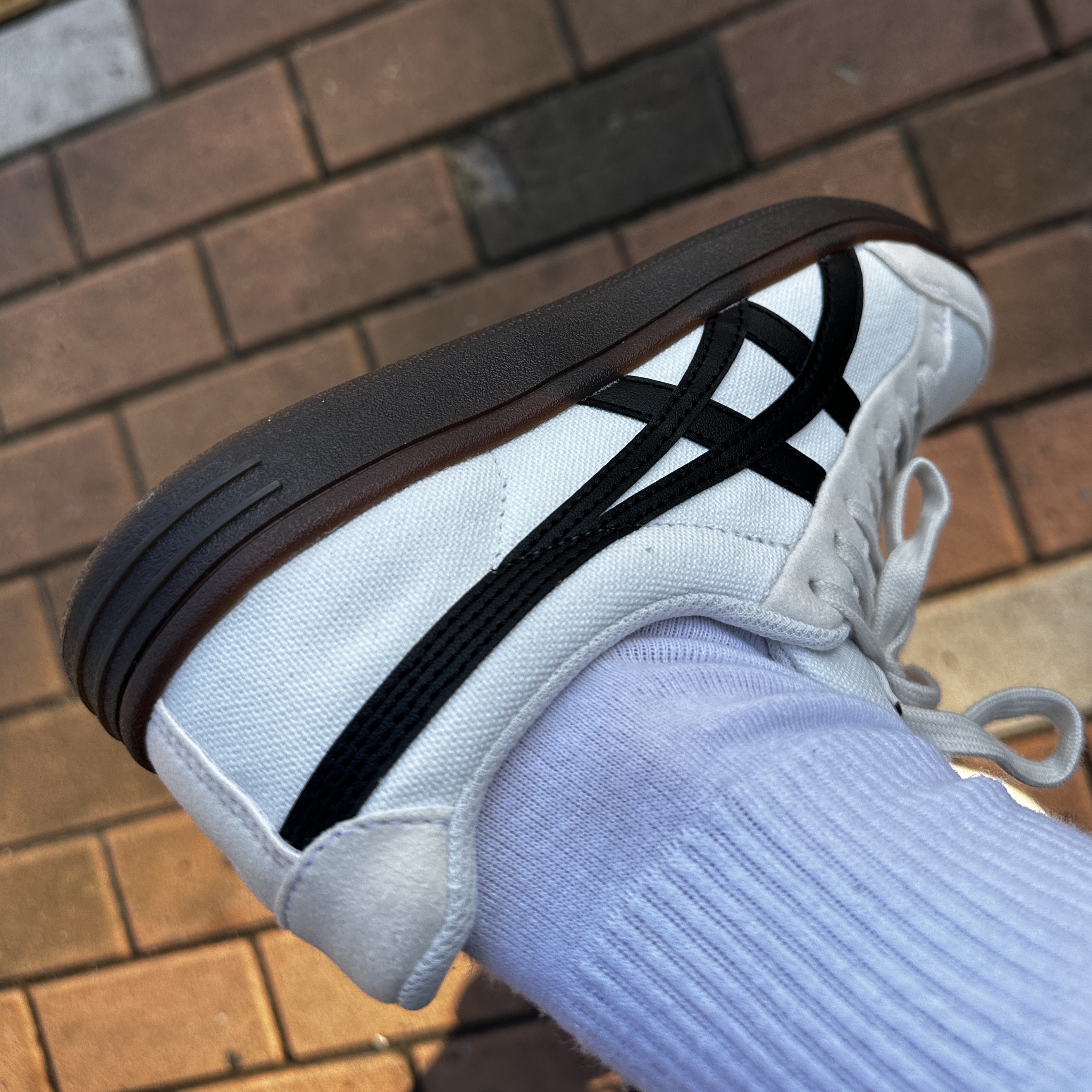 Onitsuka Tiger Advanti Cream White Black 착용 스타일