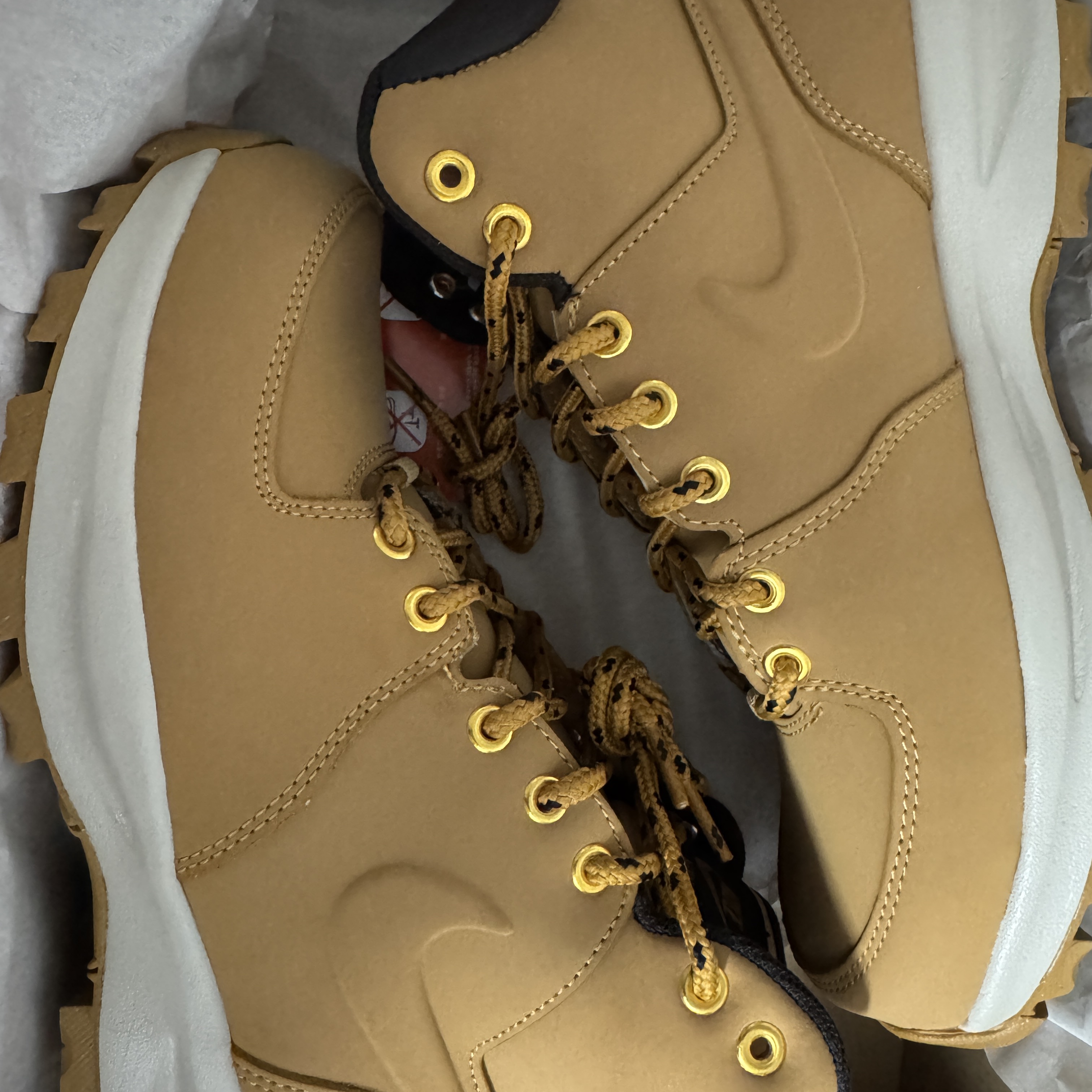 Nike Manoa Leather Haystack 착용 스타일