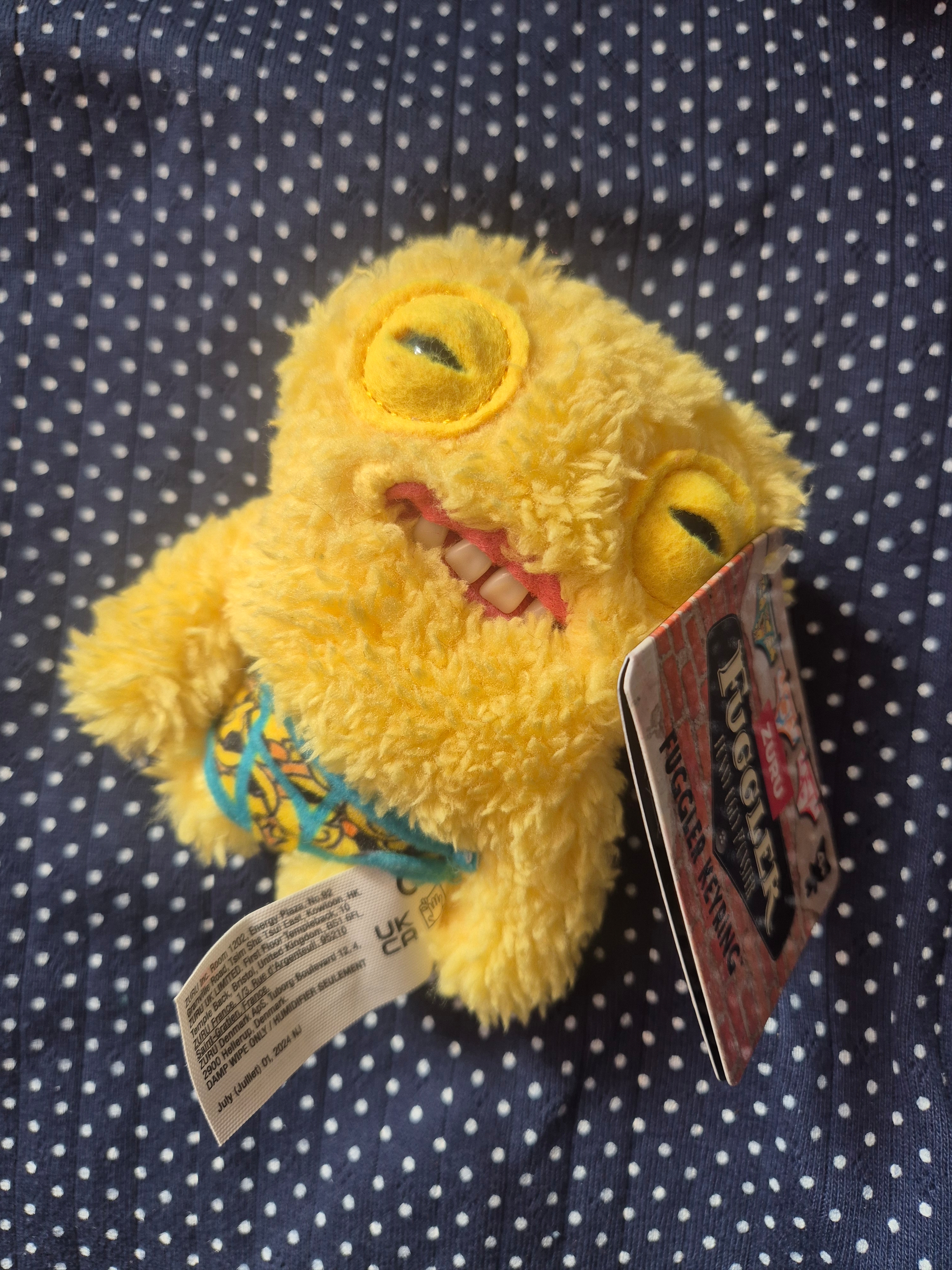Fuggler Squidge Keyring Yellow 착용 스타일