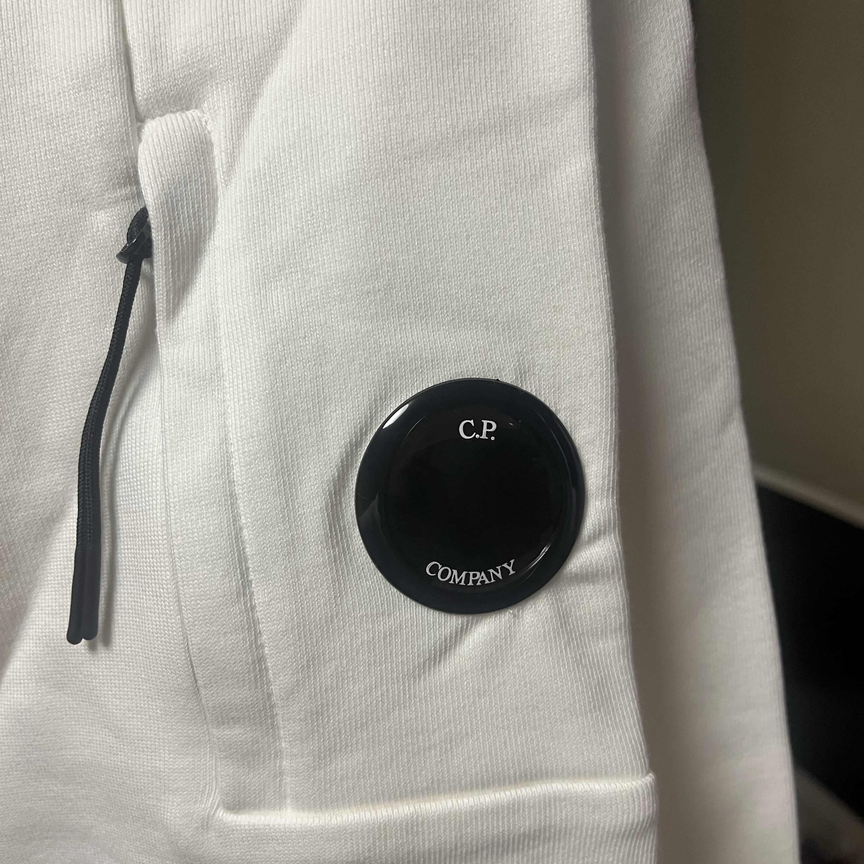 C.P. Company Lens Wappen Cotton Sweatshirt White - 25SS 착용 스타일