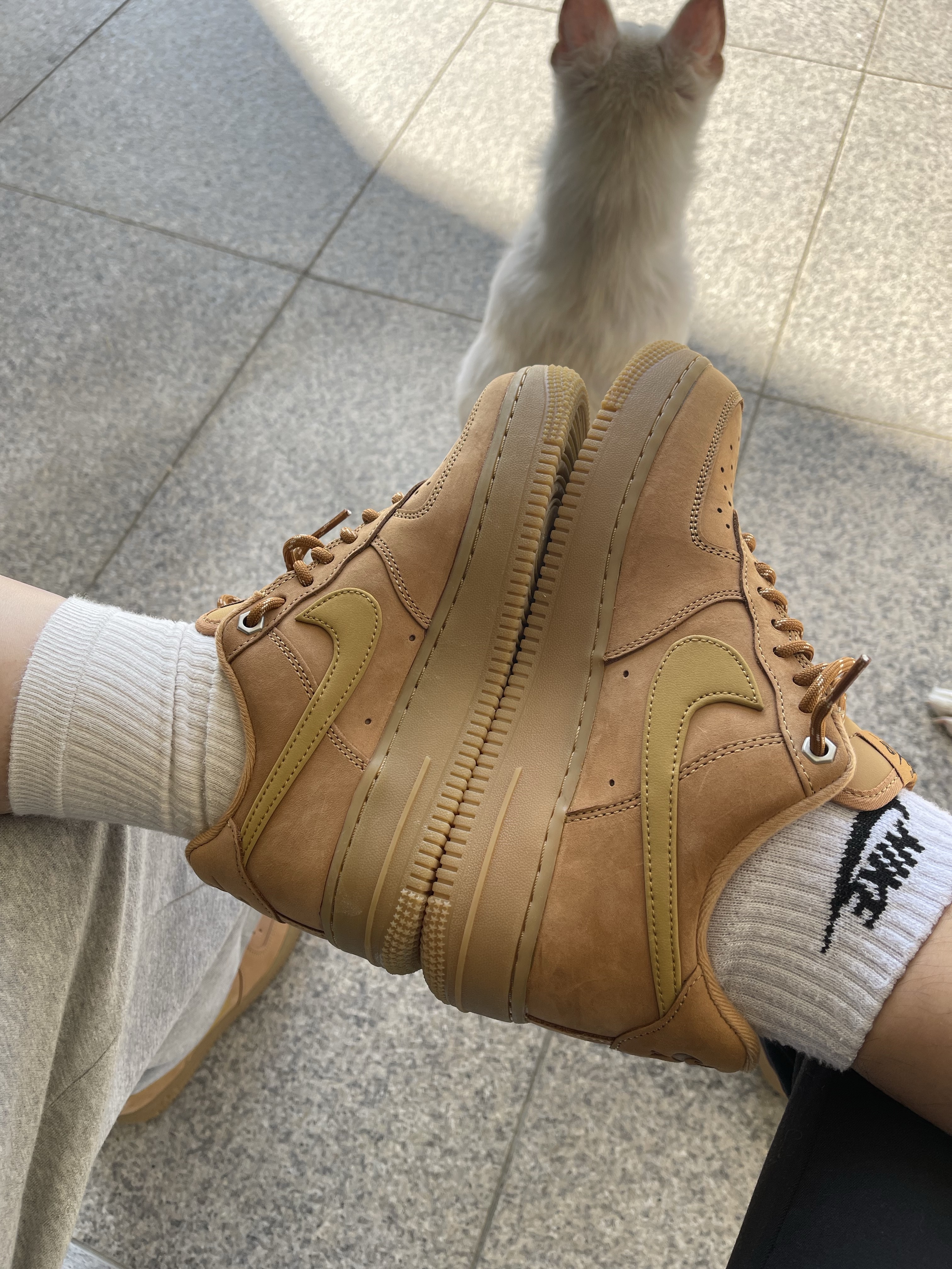 (W) Nike Air Force 1 '07 WB Flax Wheat 착용 스타일 - 2