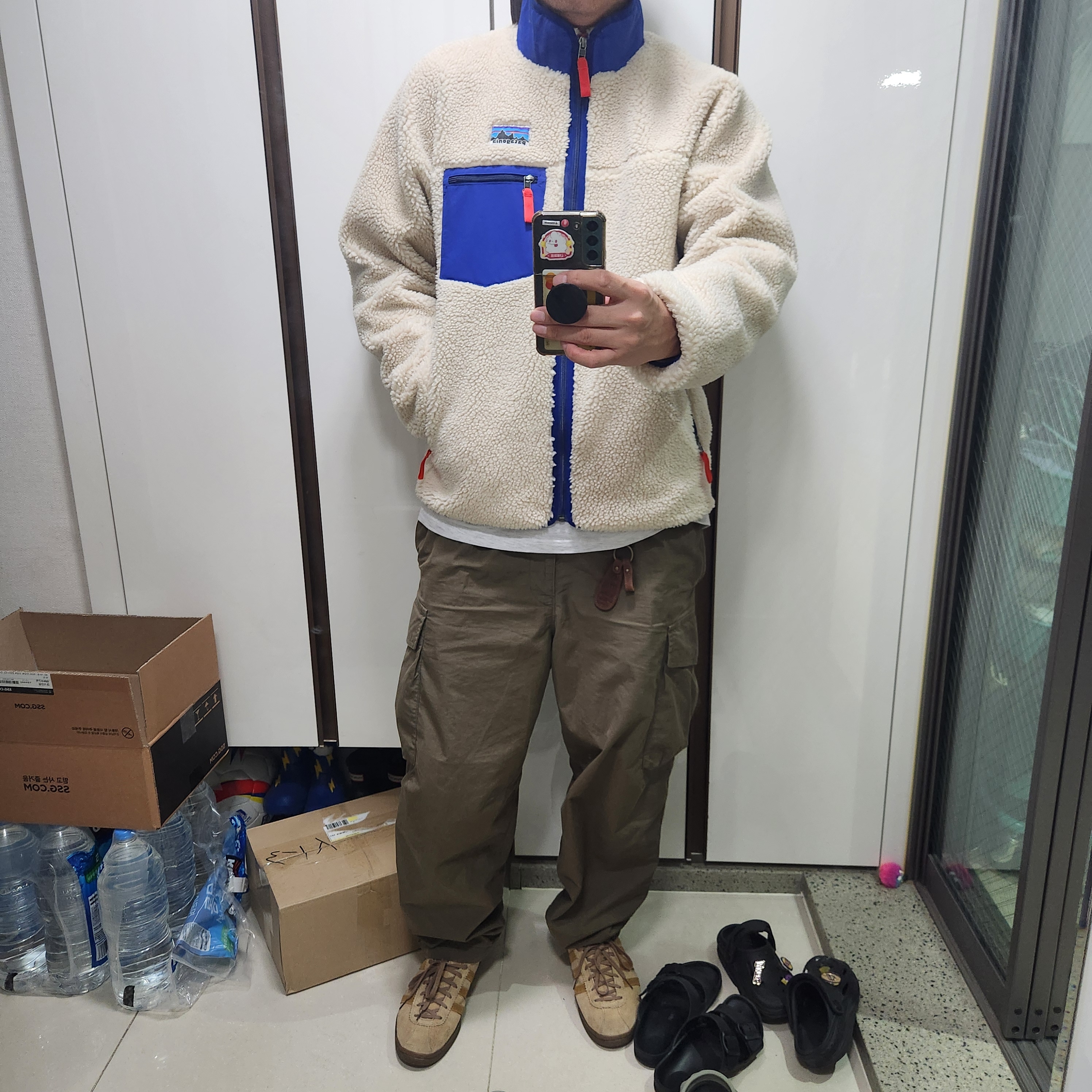 Patagonia Classic Retro-X Fleece Jacket Dark Natural 착용 스타일 - 2