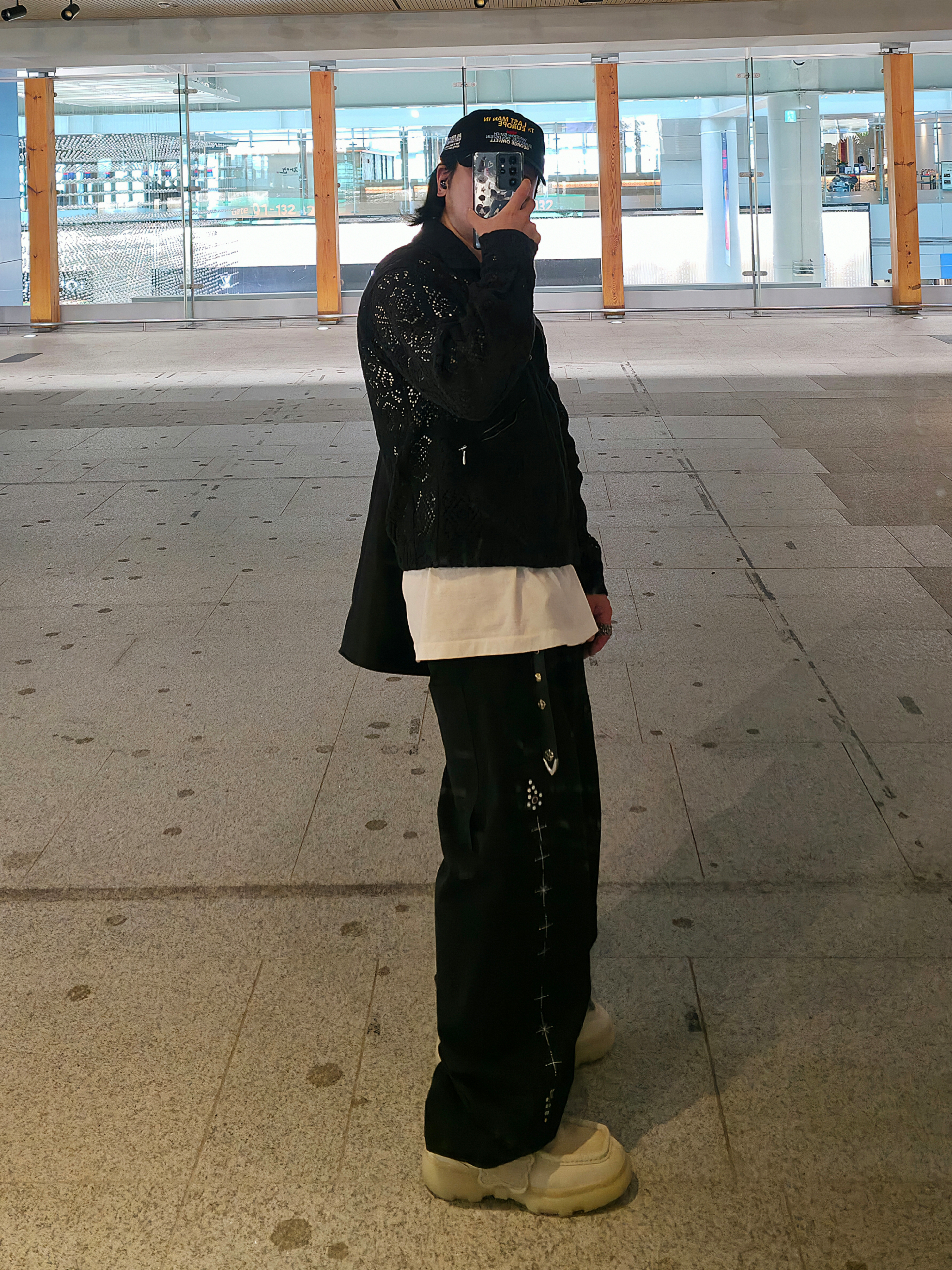 Burberry Suede Creeper Mid Shoes Clay, Aoiro Fake Stud Cutted Double Knee Pants Denim Black 착용 스타일 - 3