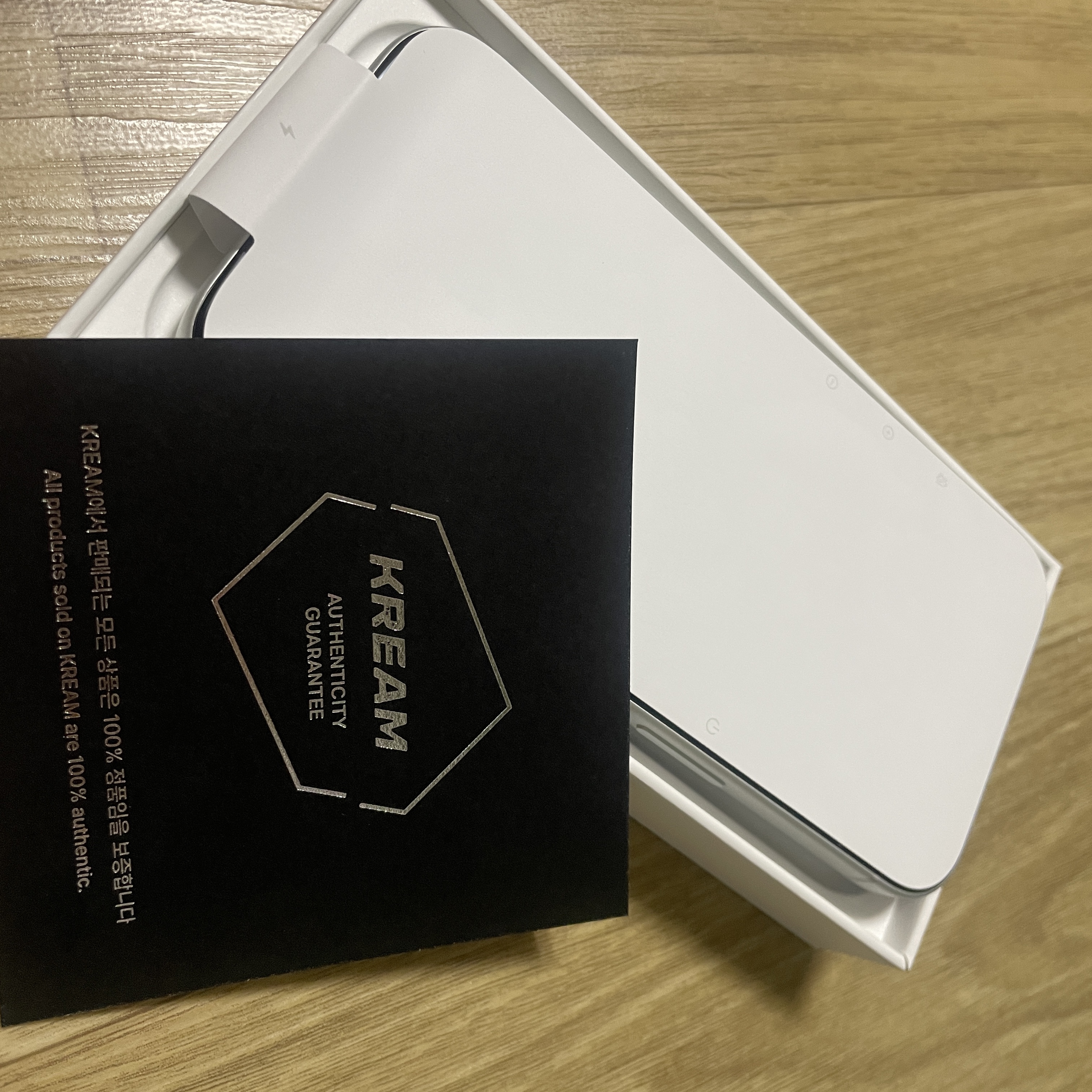 Apple iPhone 17 Pro 256GB Silver 착용 스타일