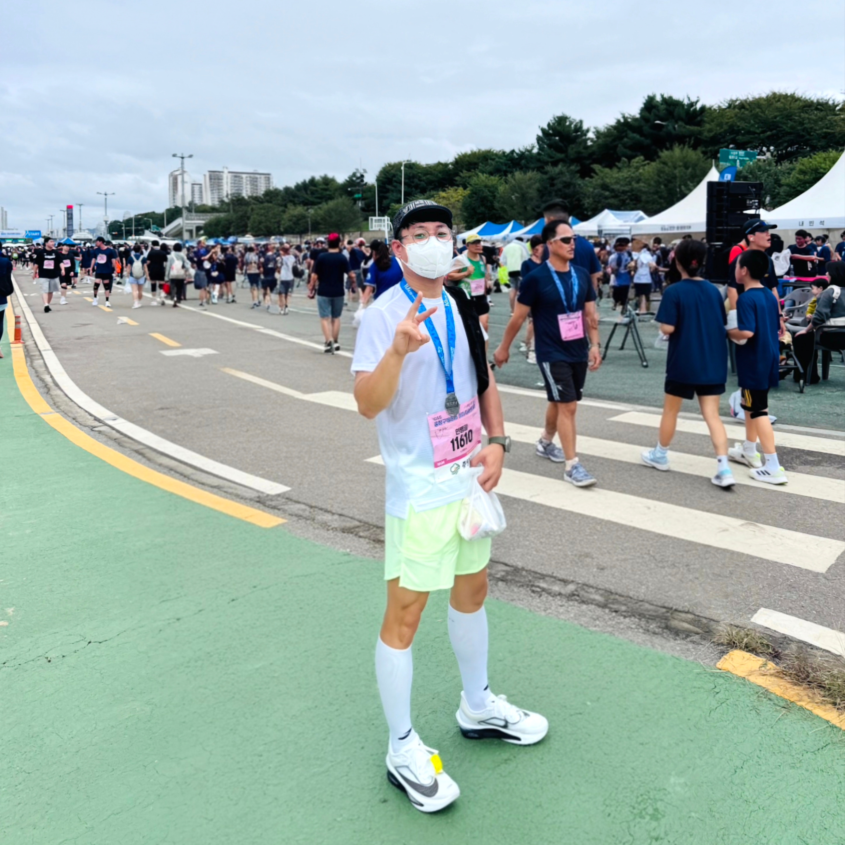 Nike Zoom Fly 6 White Smoke Grey, Adidas Adizero EVO SL Cloud White Pure Teal 착용 스타일 - 2