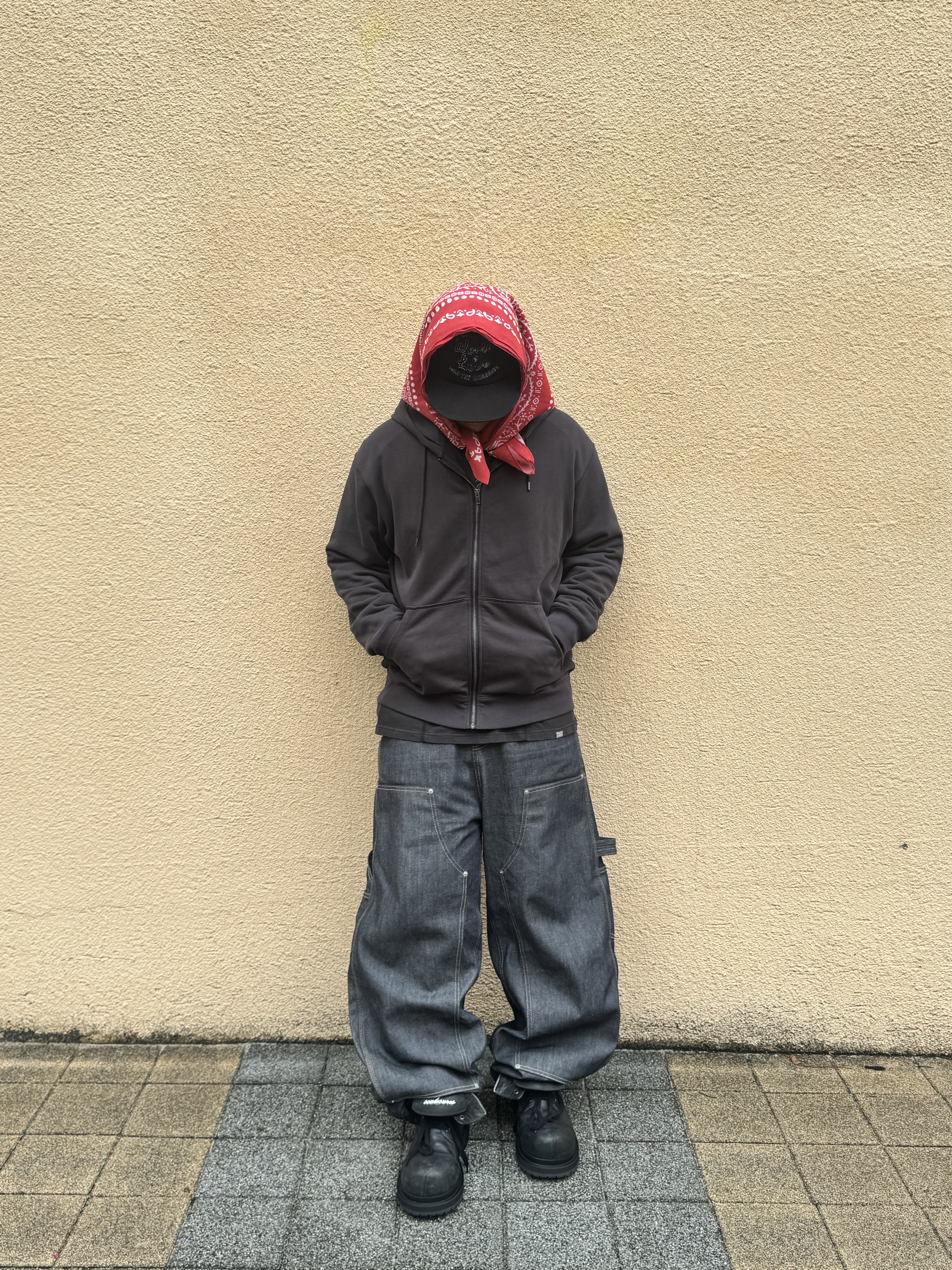 GRAILZ x KOIN SEOUL Carpenter Raw Denim Pants Indigo 착용 스타일 - 2