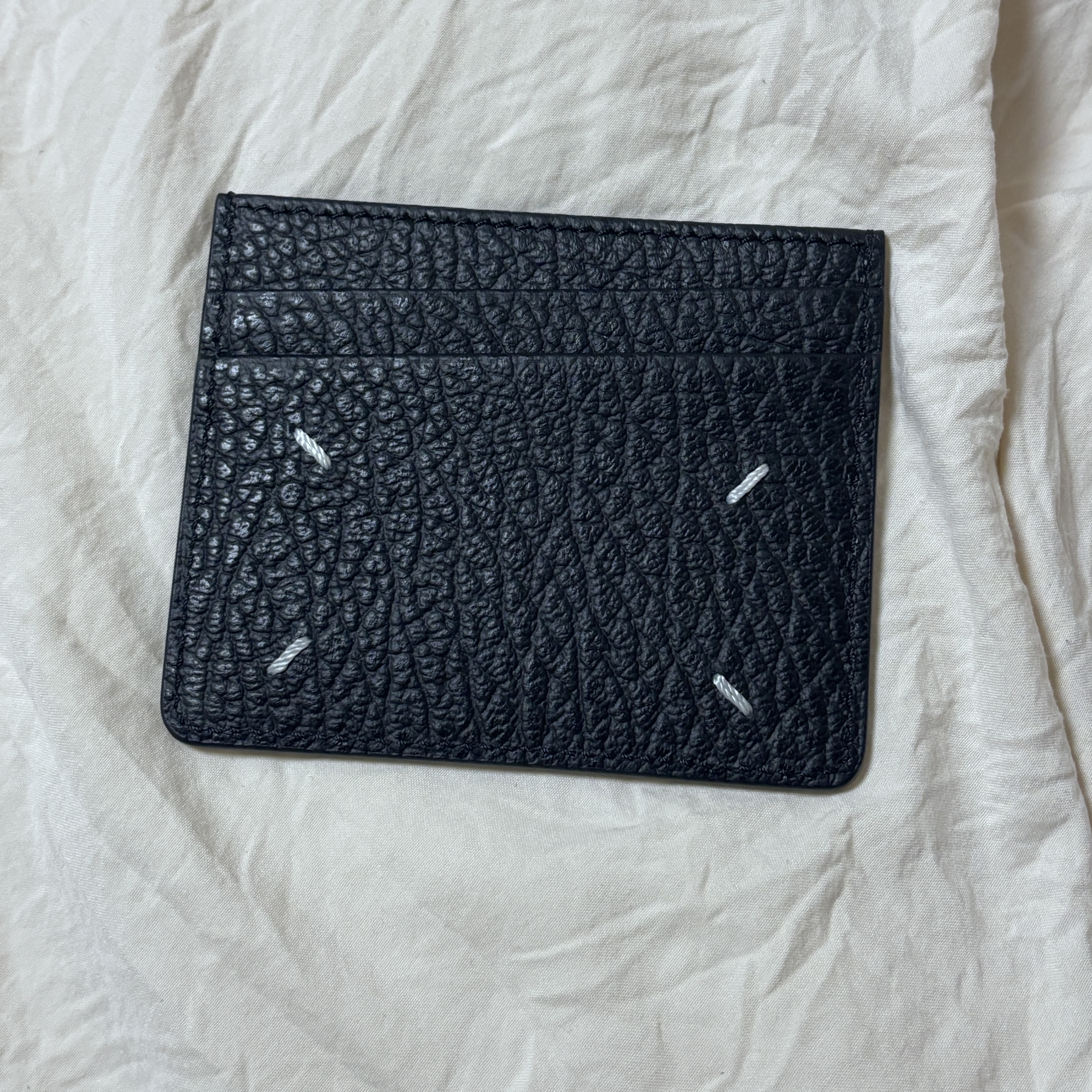 Maison Margiela Stitch Card Holder Black 착용 스타일 - 2
