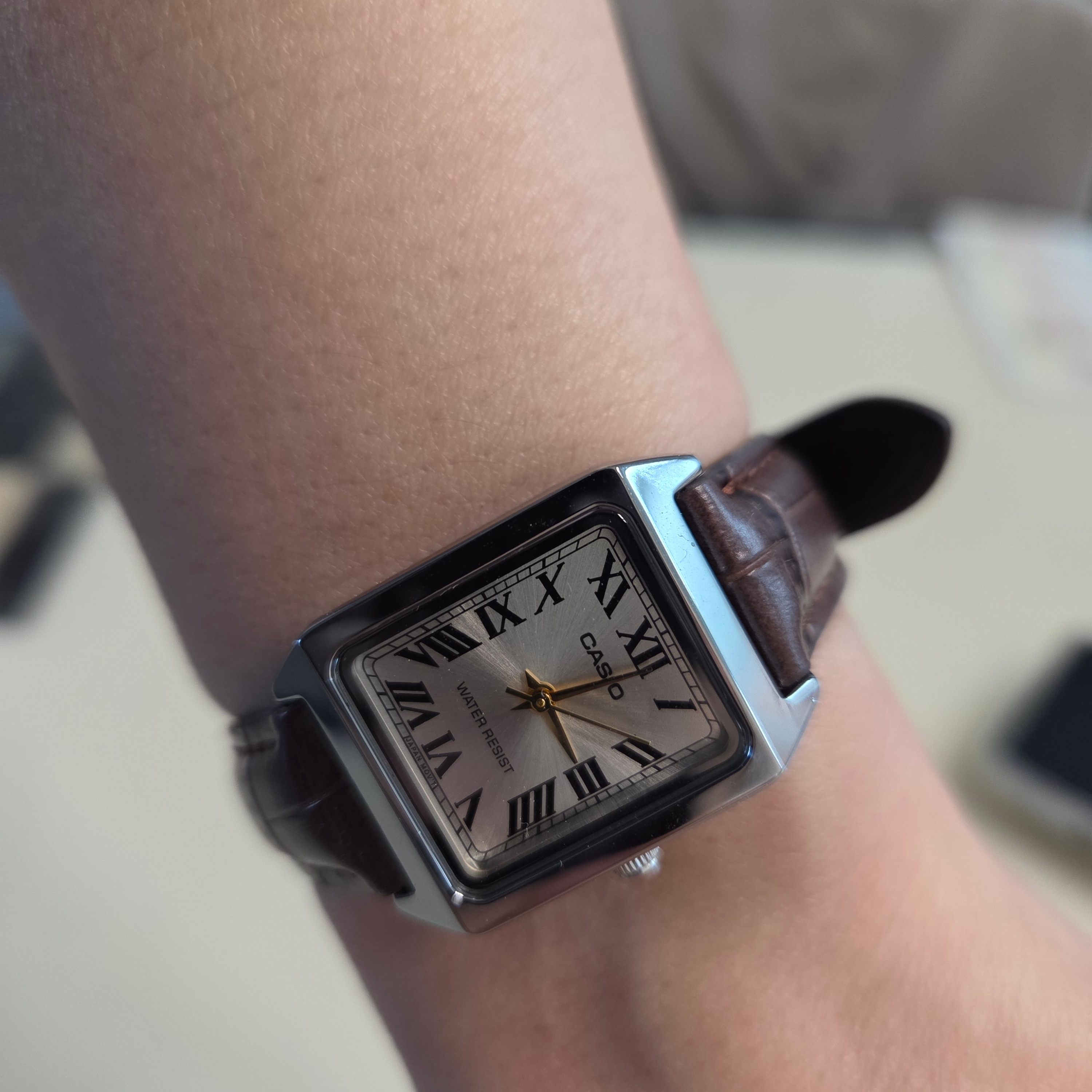 Casio LTP-V007L-9B 착용 스타일
