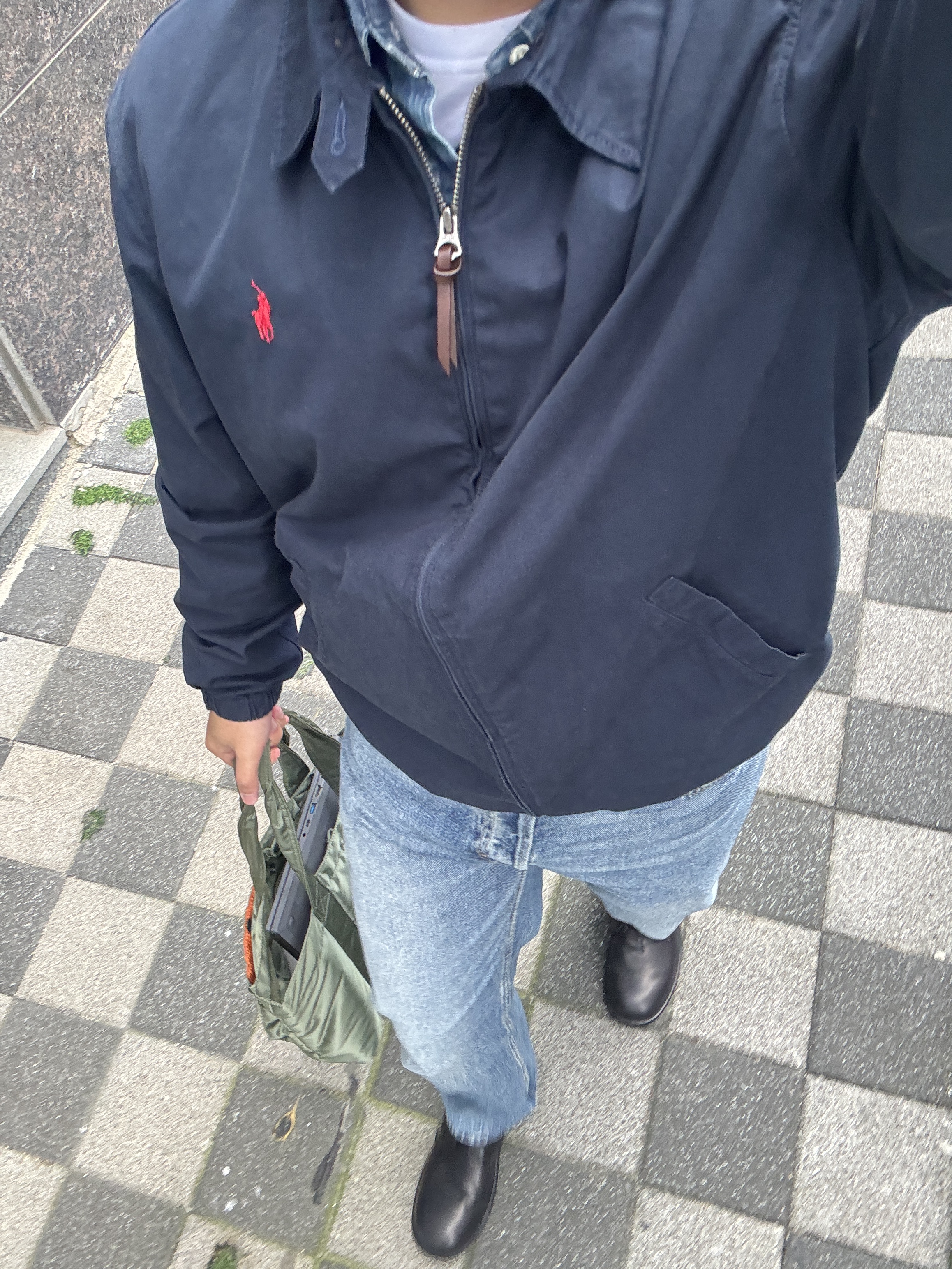 Porter Tanker 2Way Tote Bag Sage Green 착용 스타일