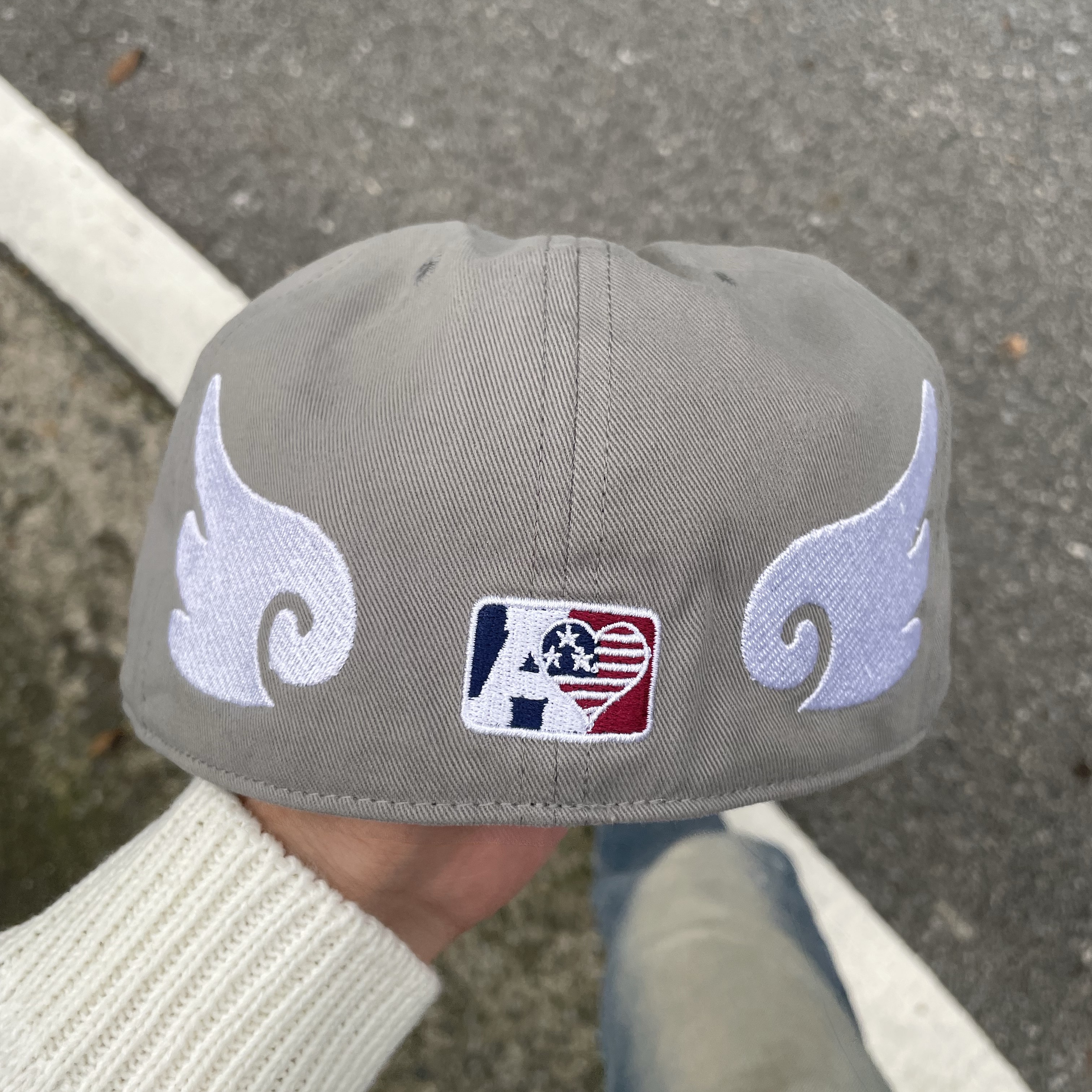 AEAE Ae Symbol Angel Wing Cap Grey 착용 스타일 - 4