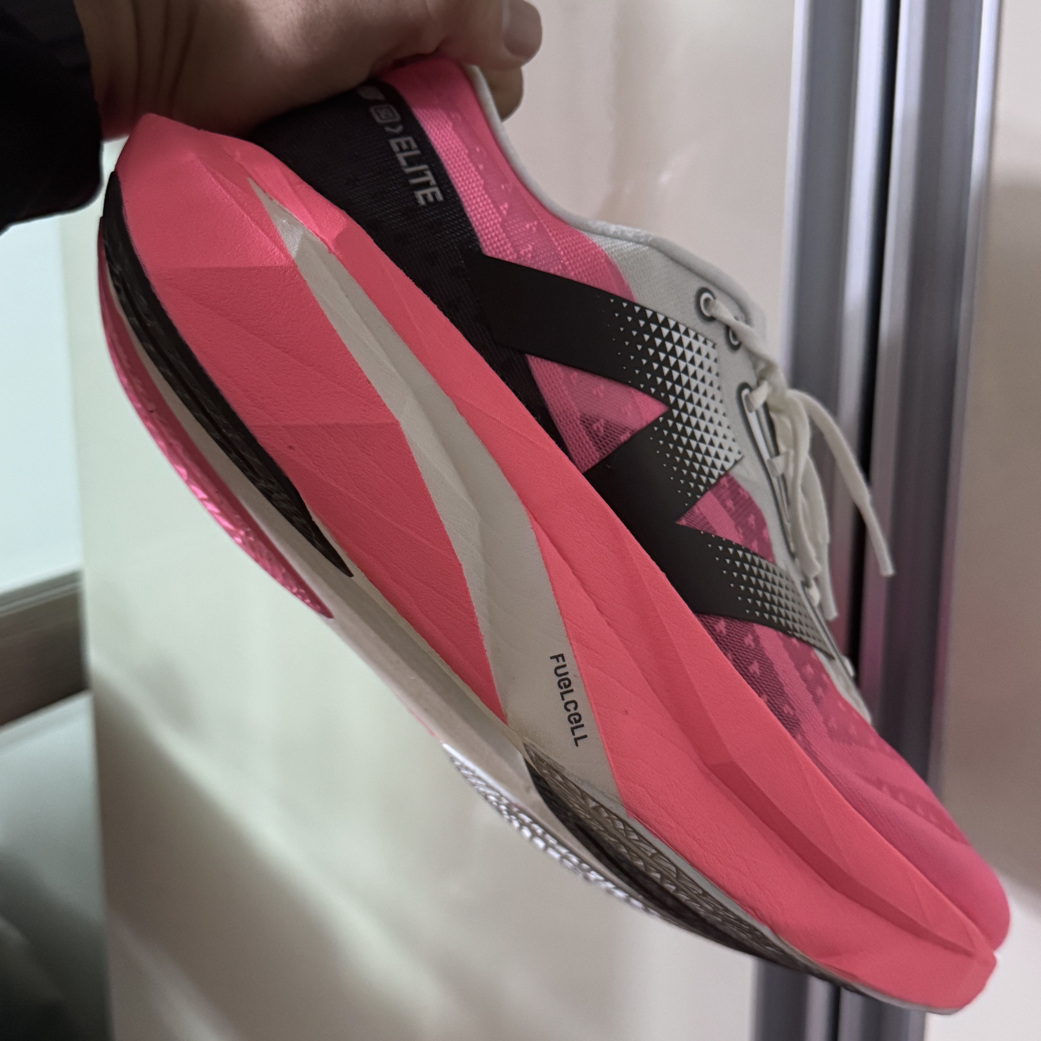 New Balance Fuelcell Supercomp Elite v4 Ultra Pink White - D Standard 착용 스타일