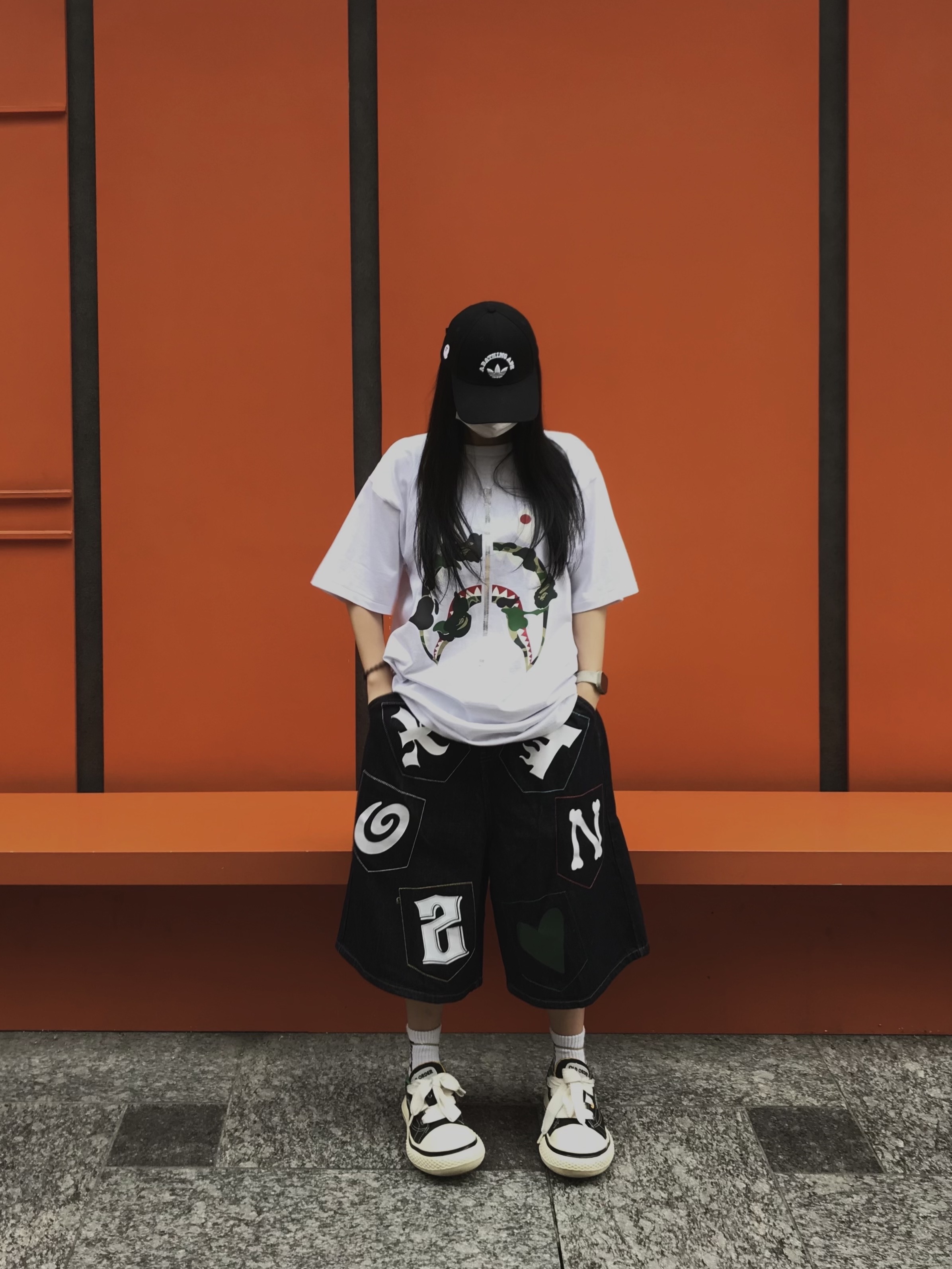 Adidas x BAPE Baseball Cap Black, BAPE ABC Camo Rebuild Shark T-Shirt White 착용 스타일 - 2