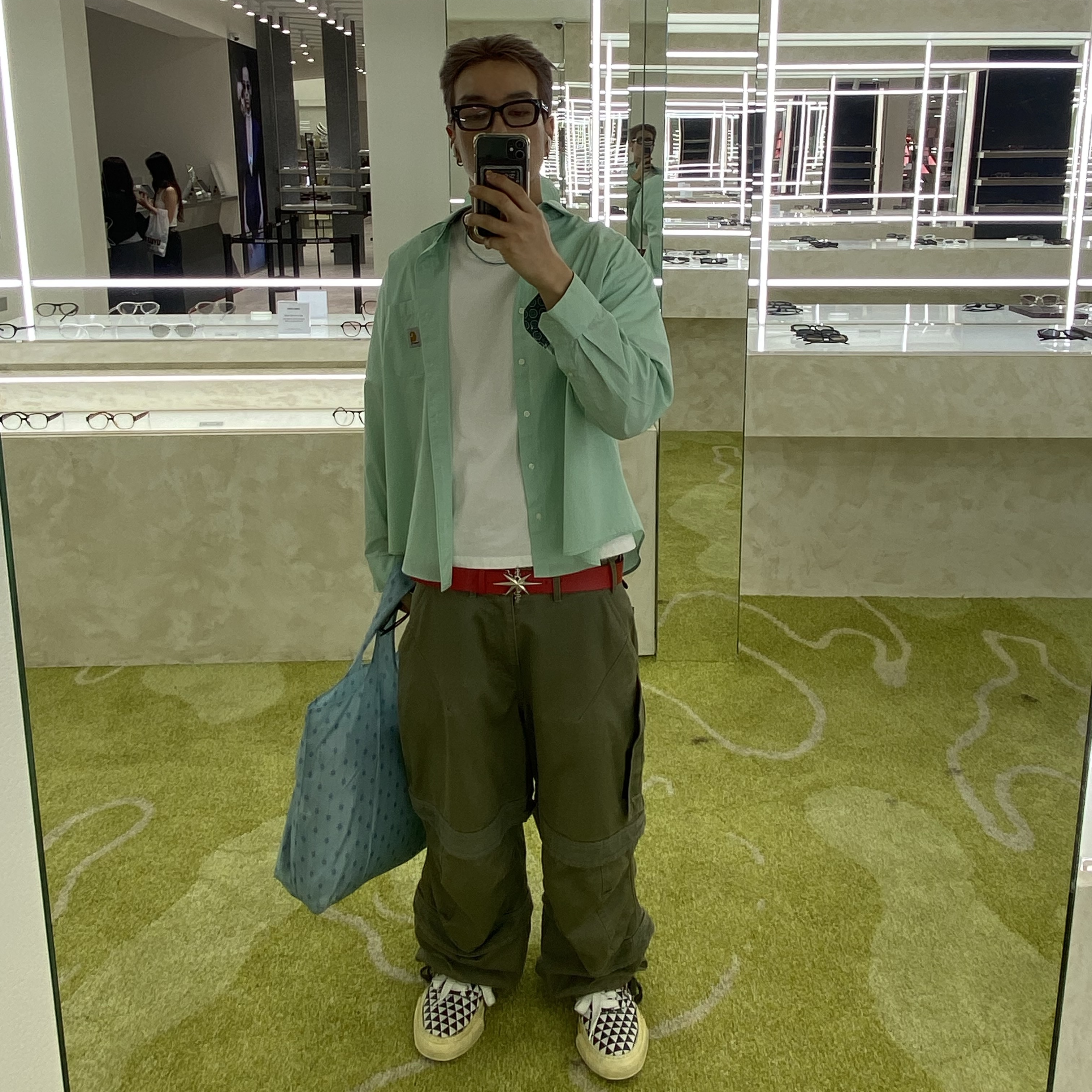Farfromwhat Far Layered Work Pants Olive, Maison Mihara Yasuhiro Baker OD OG Sole Print Canvas Low-top Sneakers Black 착용 스타일