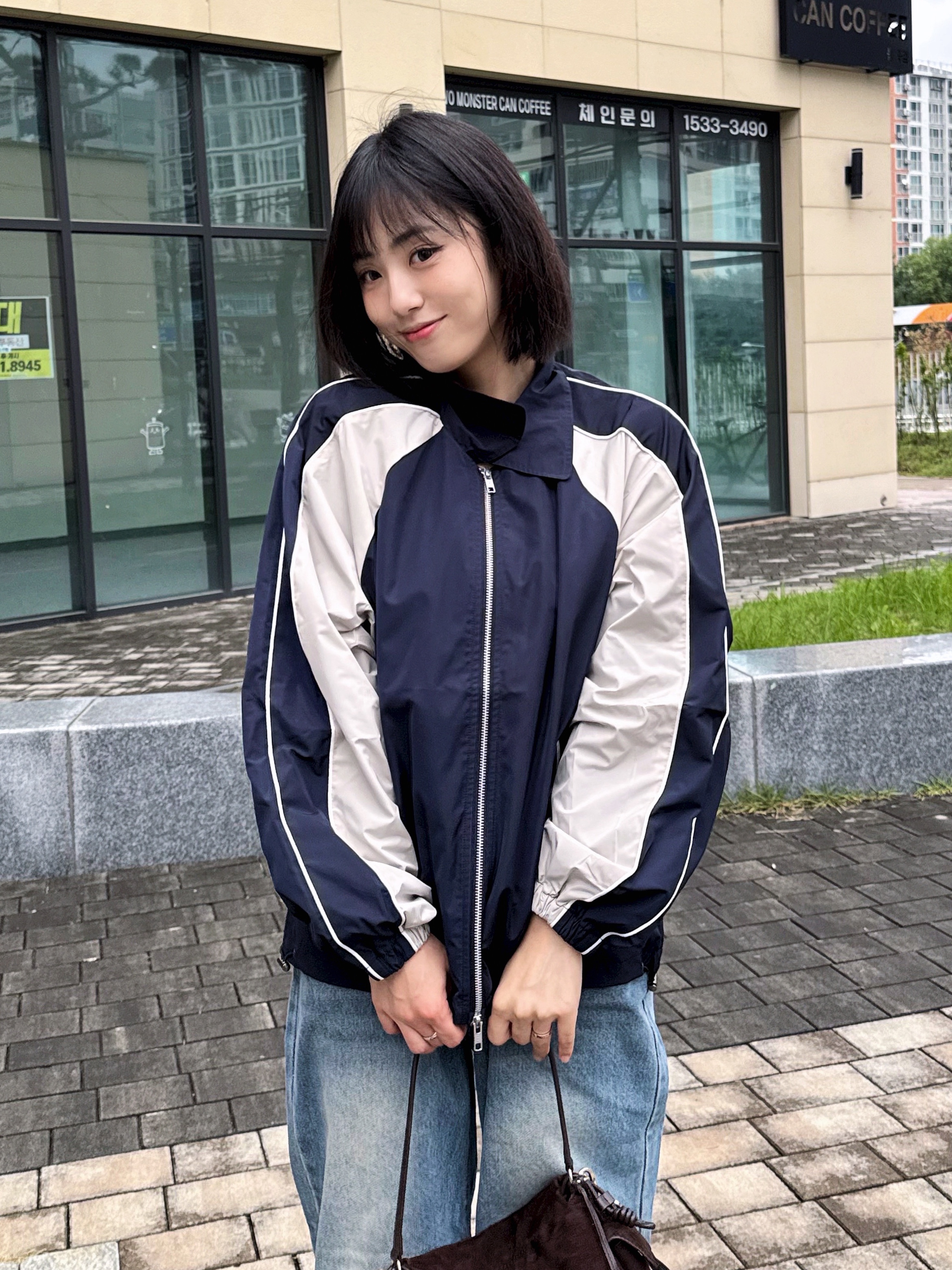 SLOW RECORD HOUSE Piping Line Windbreaker Navy 착용 스타일 - 2