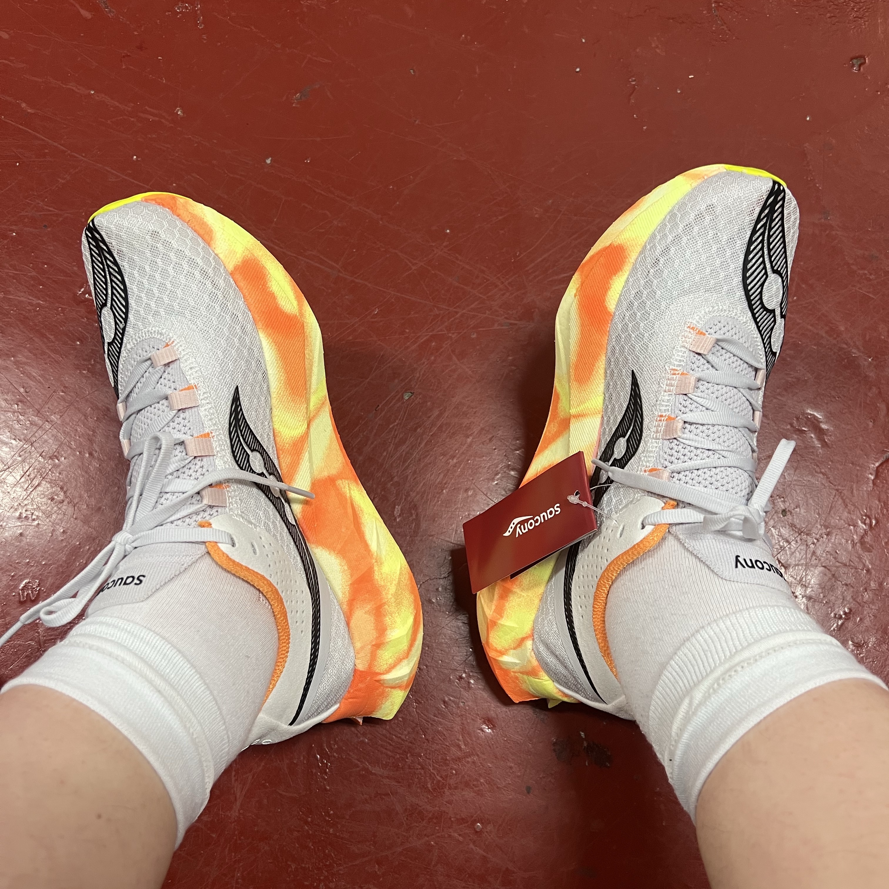Saucony Endorphin Pro 4 Fog Peel 착용 스타일