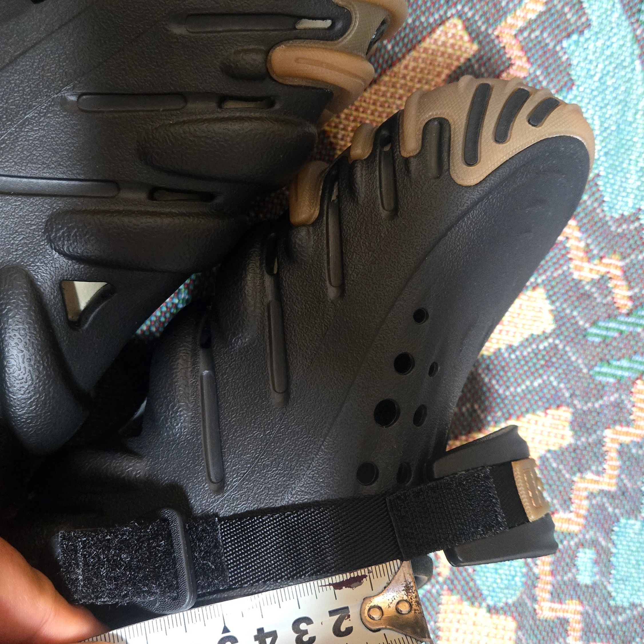 Crocs Echo RO Clog Black 착용 스타일 - 1