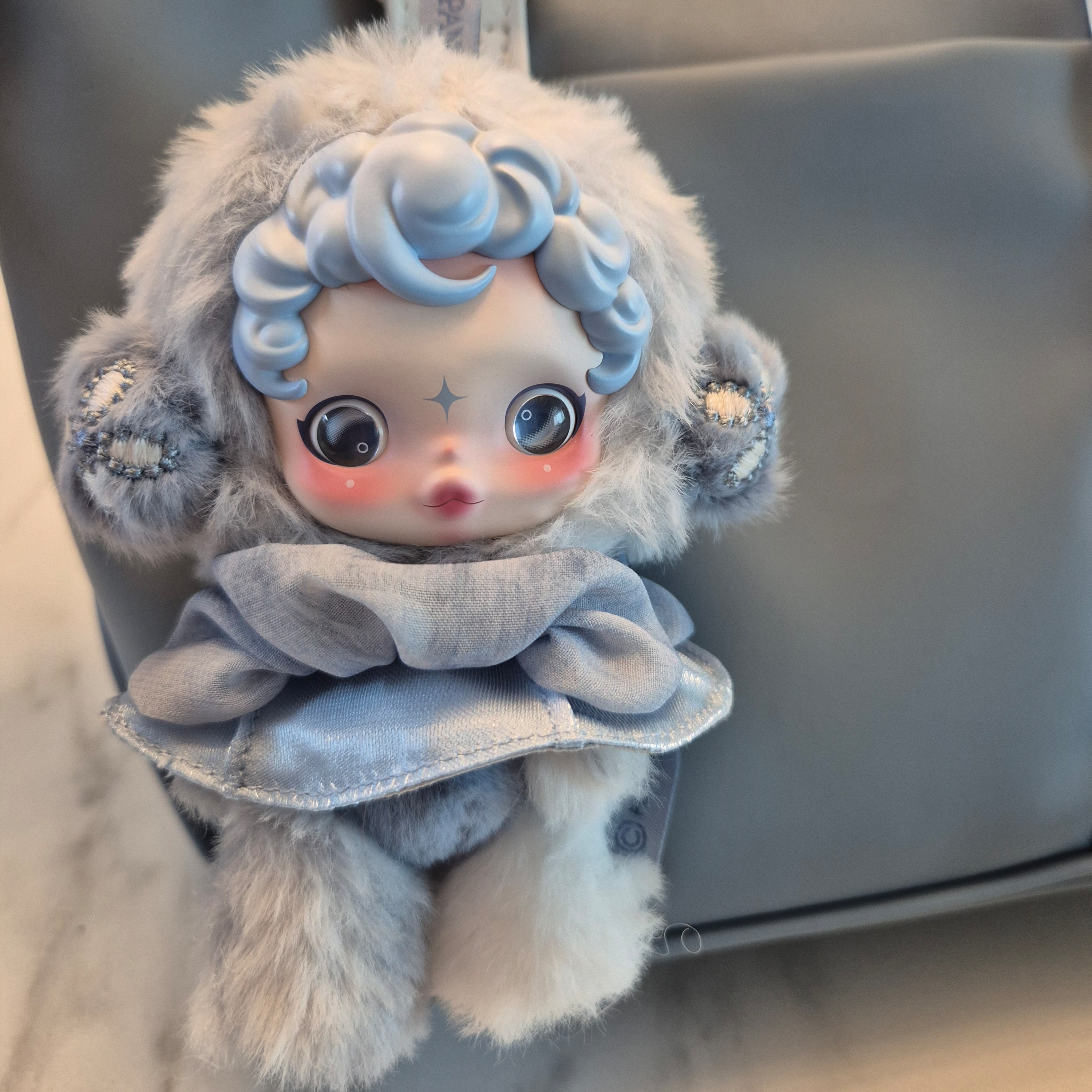 Pop Mart Skullpanda L’Impressionnisme Series Plush Doll Dew (Opened Case) 착용 스타일