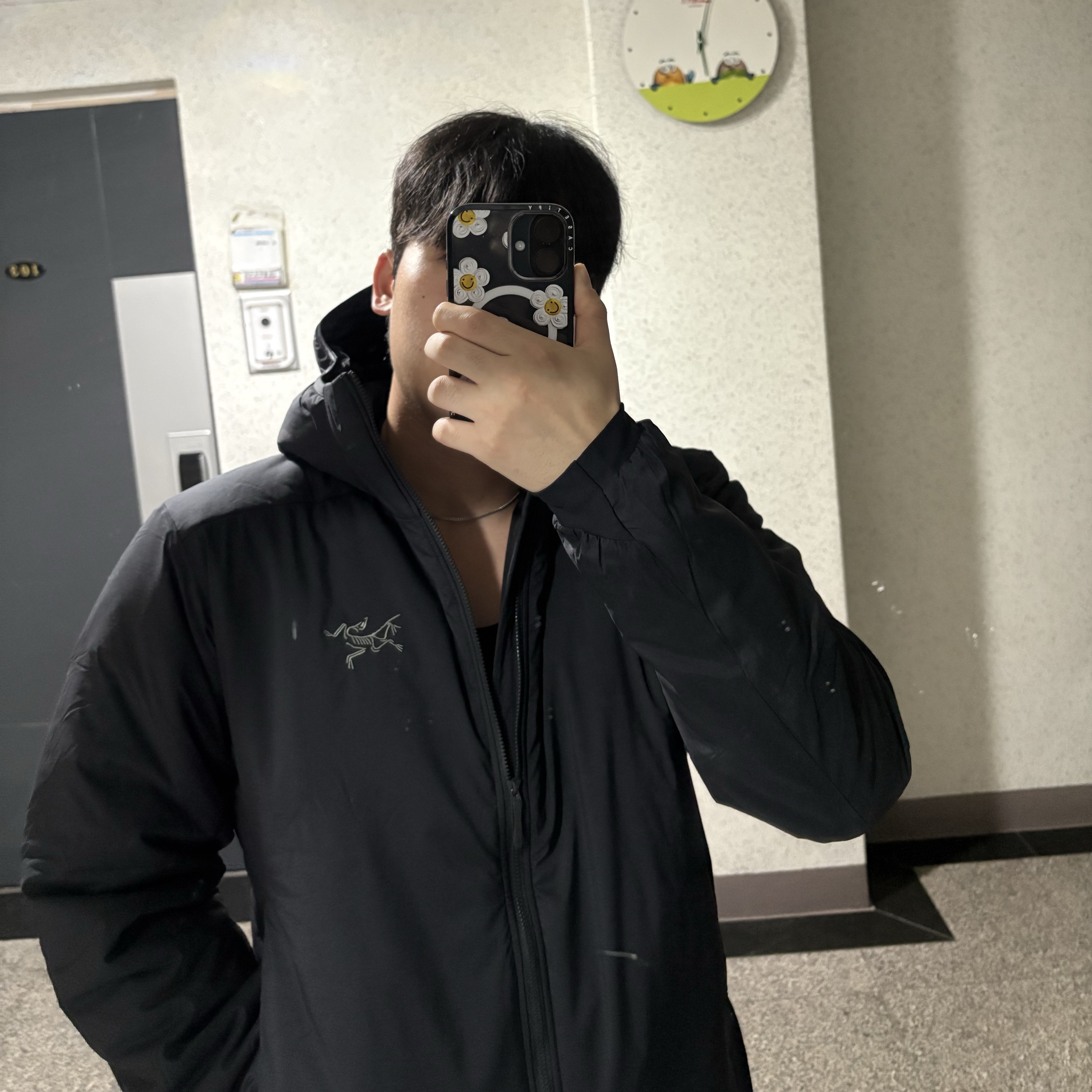 Arc'teryx Atom SV Hoody Black 착용 스타일