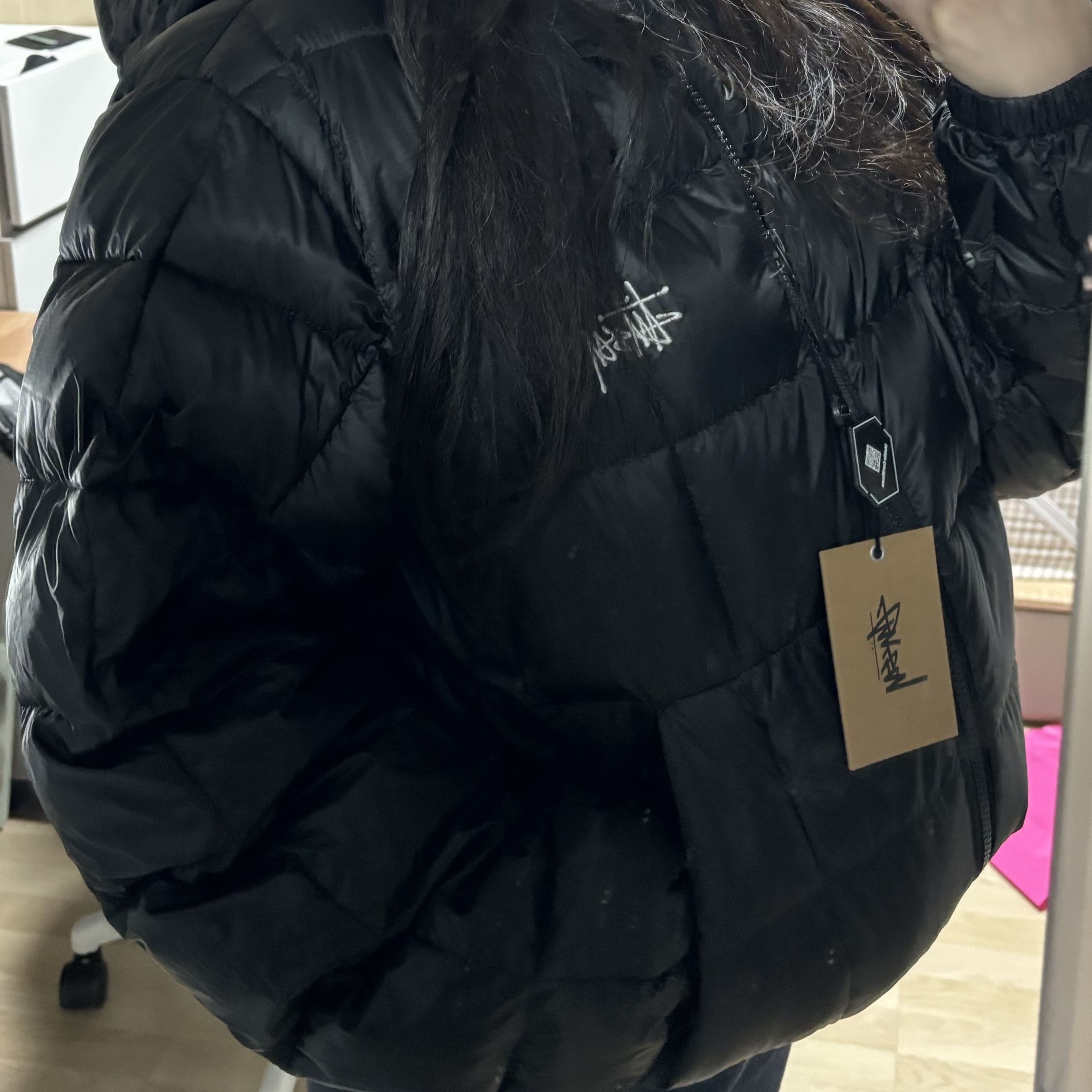 Stussy Midweight Hooded Puffer Black 착용 스타일 - 4