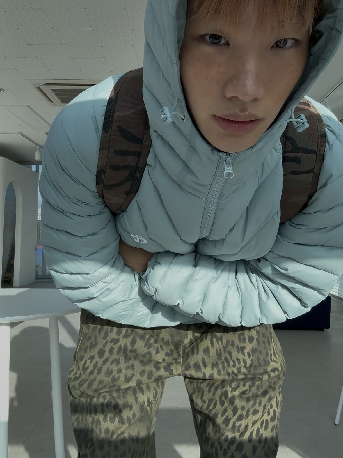 [KREAM 단독] NOMANUAL Nubes Light Duck Down Marina 착용 스타일 - 2