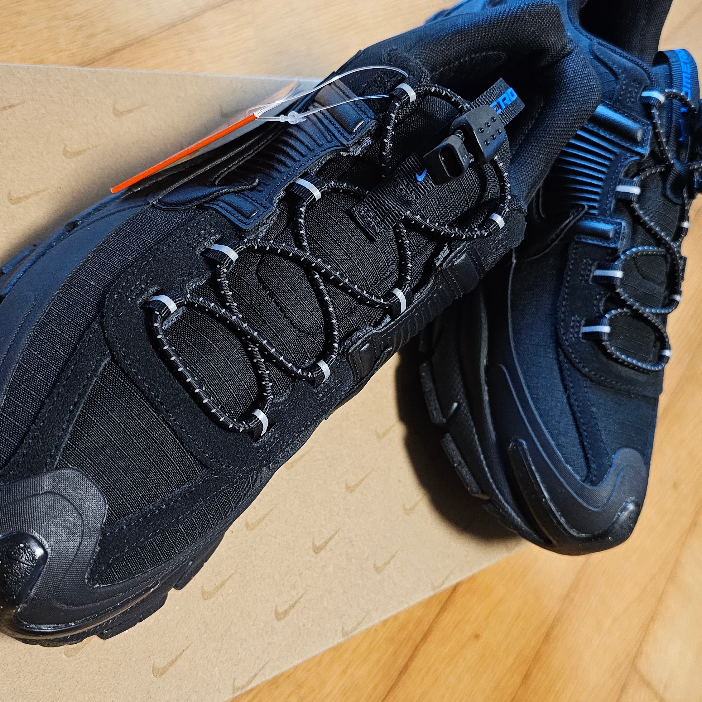 Nike Zoom Vomero Roam Black Racer Blue 착용 스타일