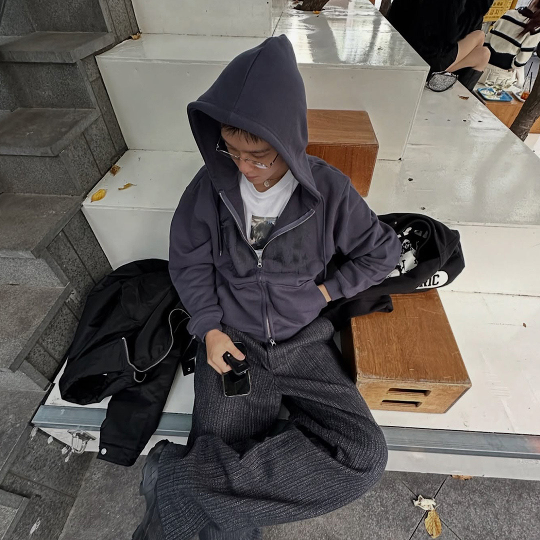 Thevinylhouse Graphic Hoodie Zip Up Navy 착용 스타일