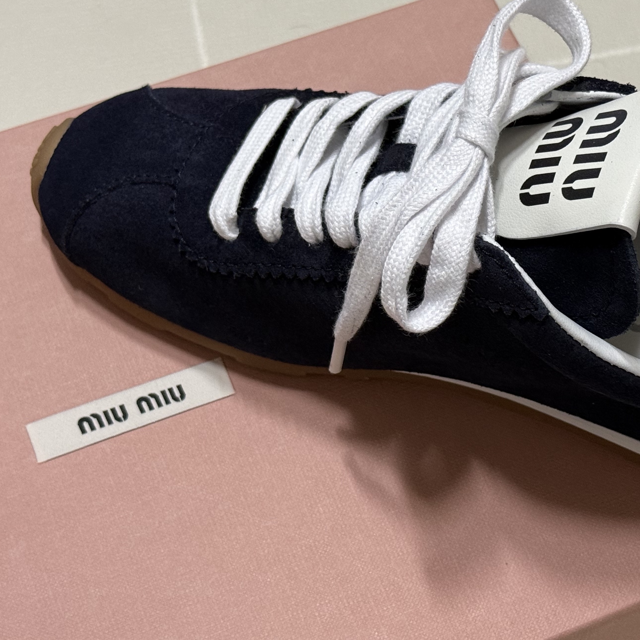 (W) Miu Miu Suede Sneakers Navy 착용 스타일