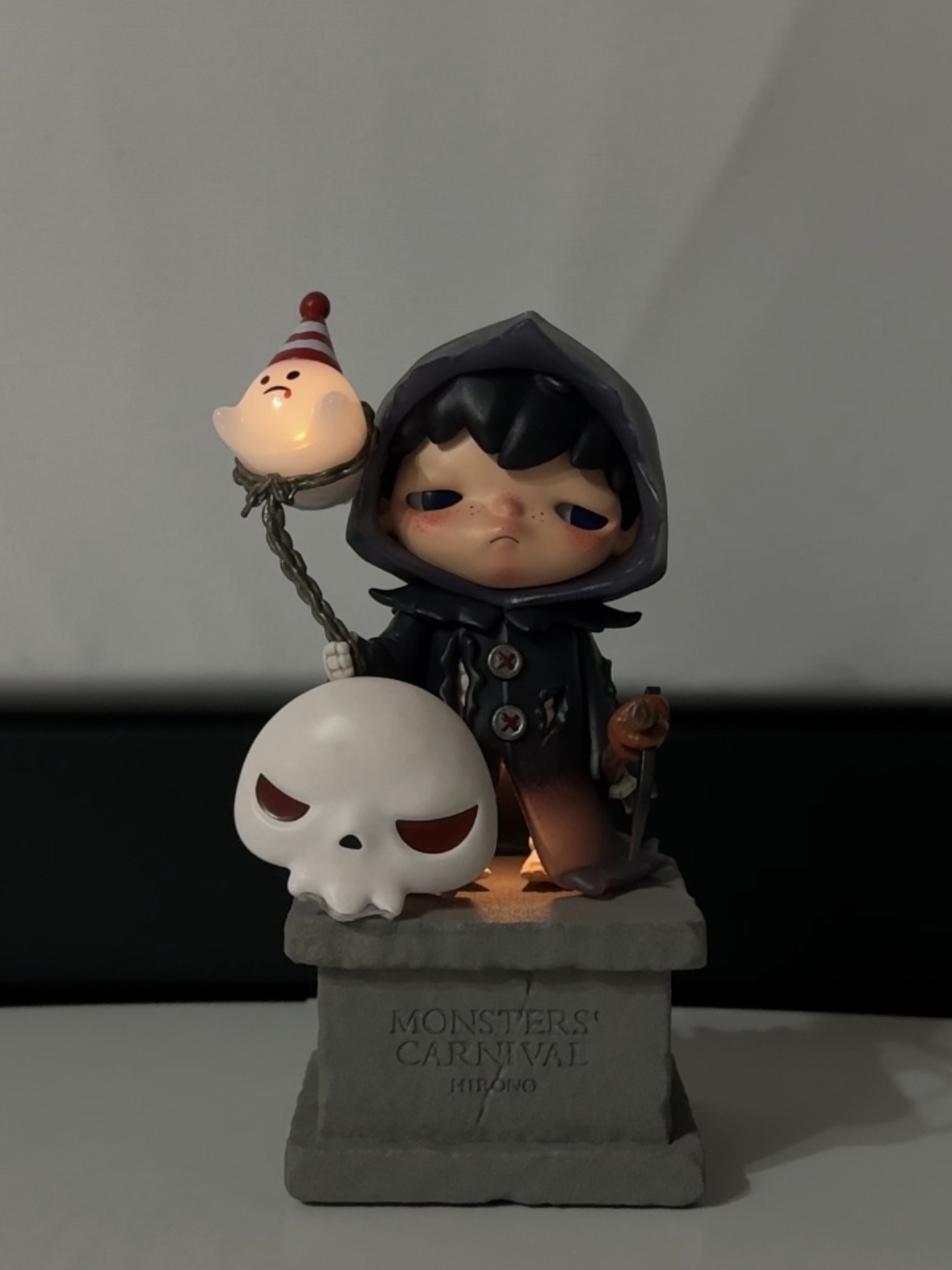 Pop Mart Hirono Monsters' Carnival Series Figures Scene Prop, Pop Mart Hirono Monsters' Carnival Series Figures Sealed Case (1 Blind Box) 착용 스타일 - 3