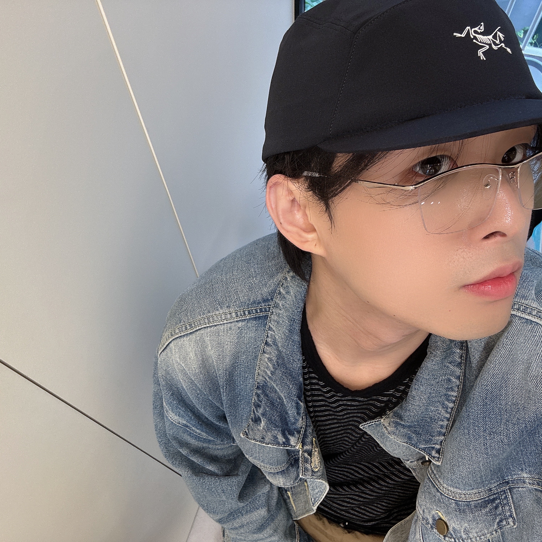 Essentials Trucker Jacket Indigo, Arc'teryx Gamma 5 Panel Cap Black Arctic Silk 착용 스타일