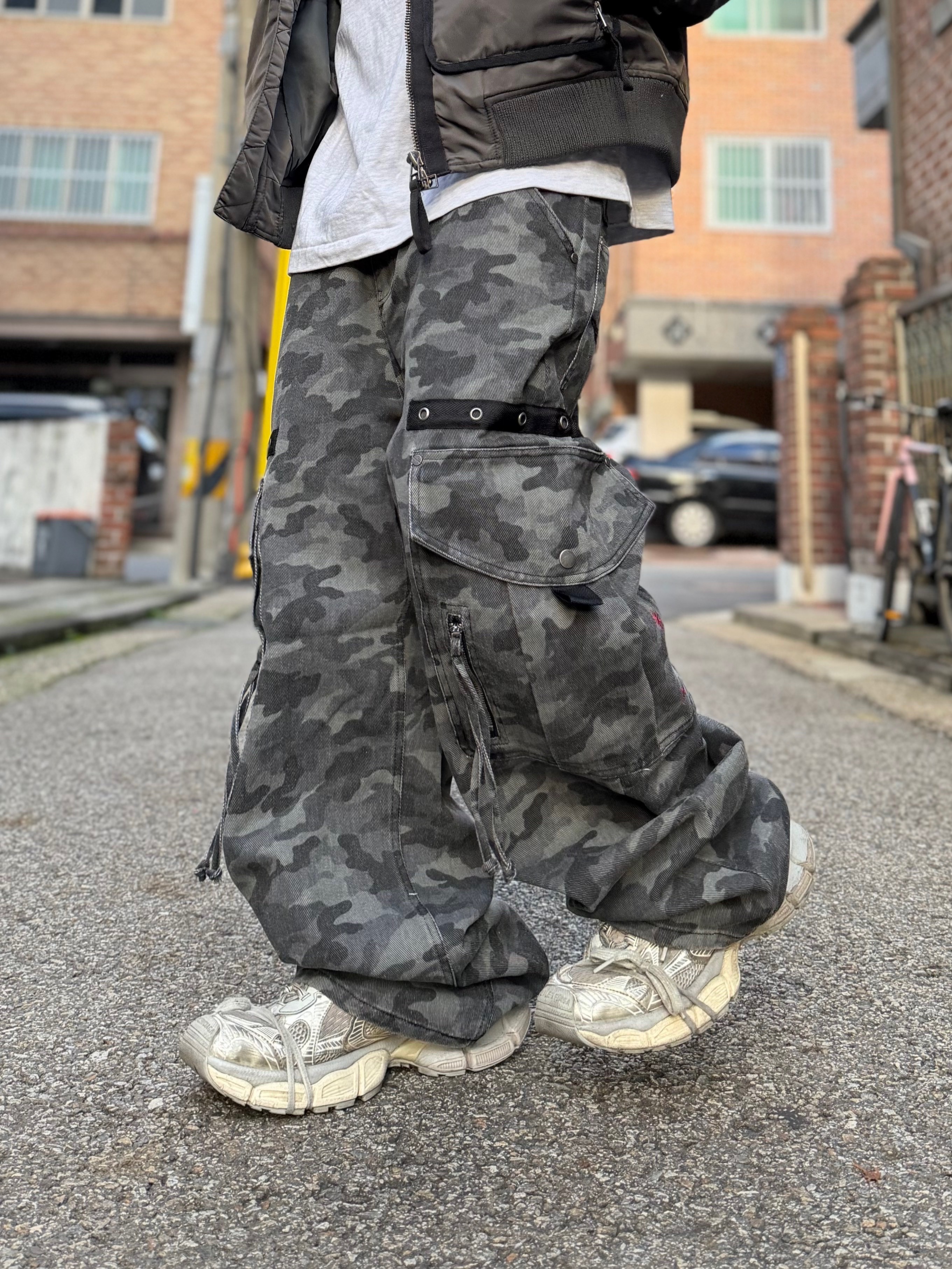 Balenciaga 3XL Sneakers Light Beige, DEFGARMENTS Label Point Rib Beanie Black 착용 스타일 - 4