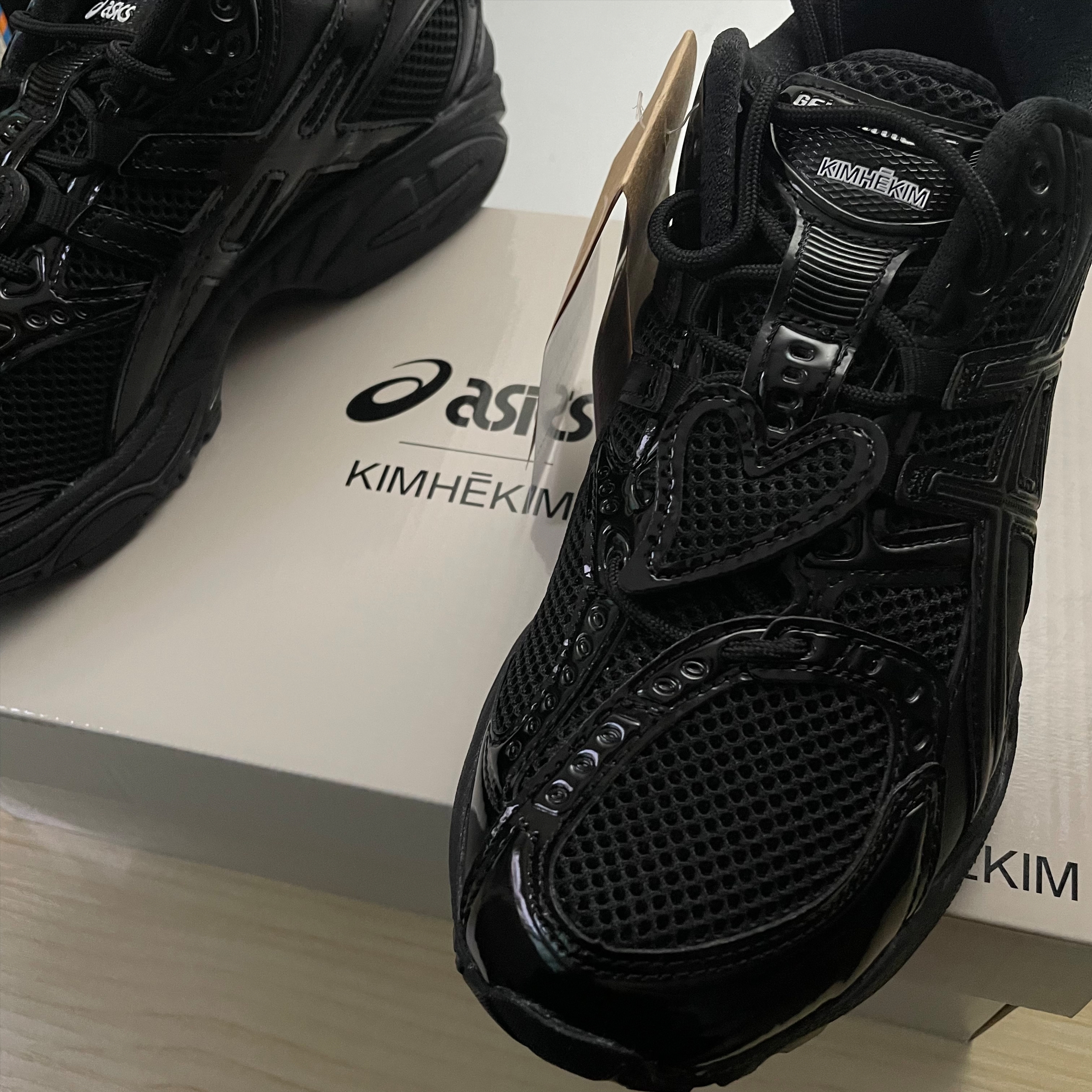 Asics x KIMHEKIM Gel-Nimbus 10.1 Black 착용 스타일 - 2