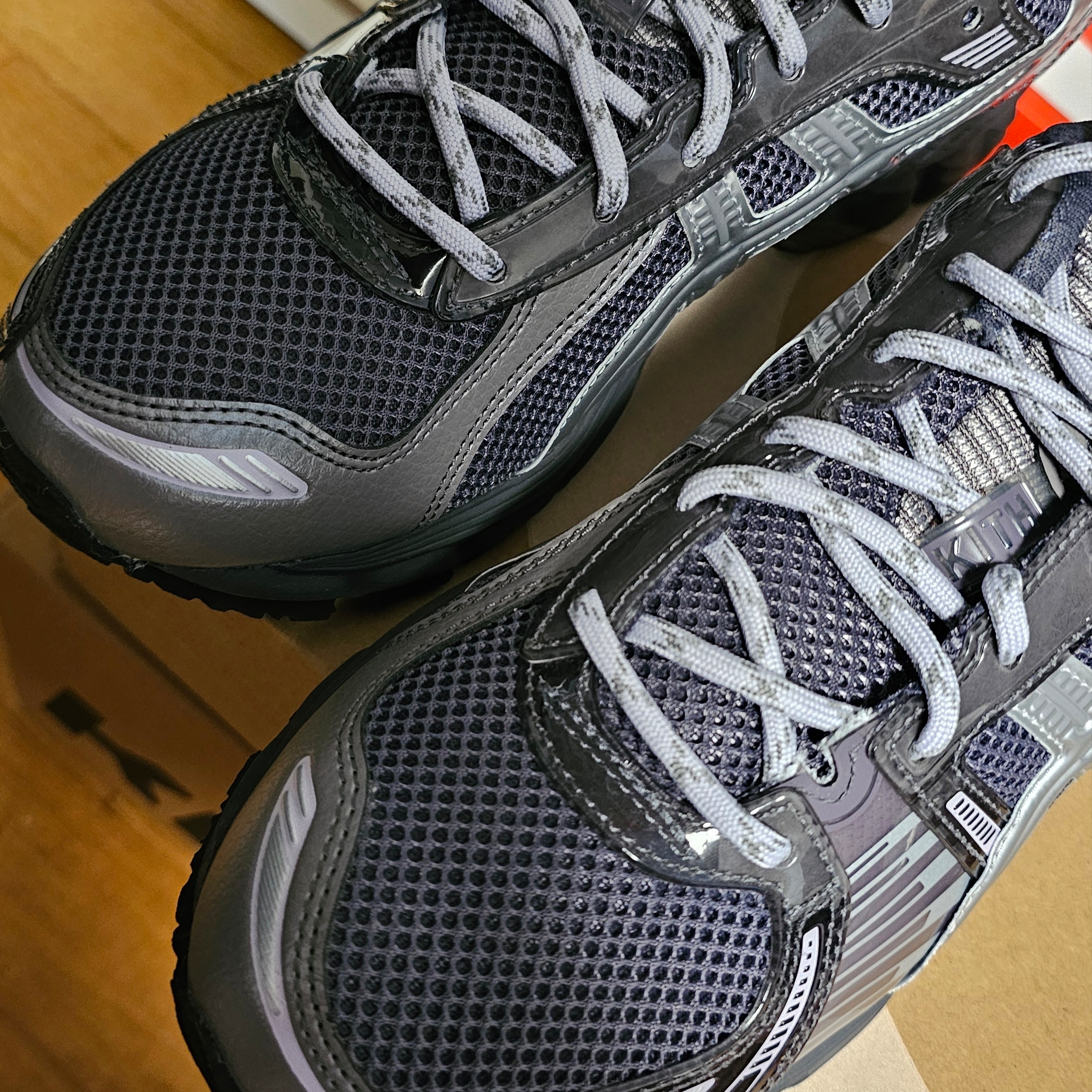 Asics x Kith Gel-Kayano 12.1 Tornado Pure Silver 착용 스타일