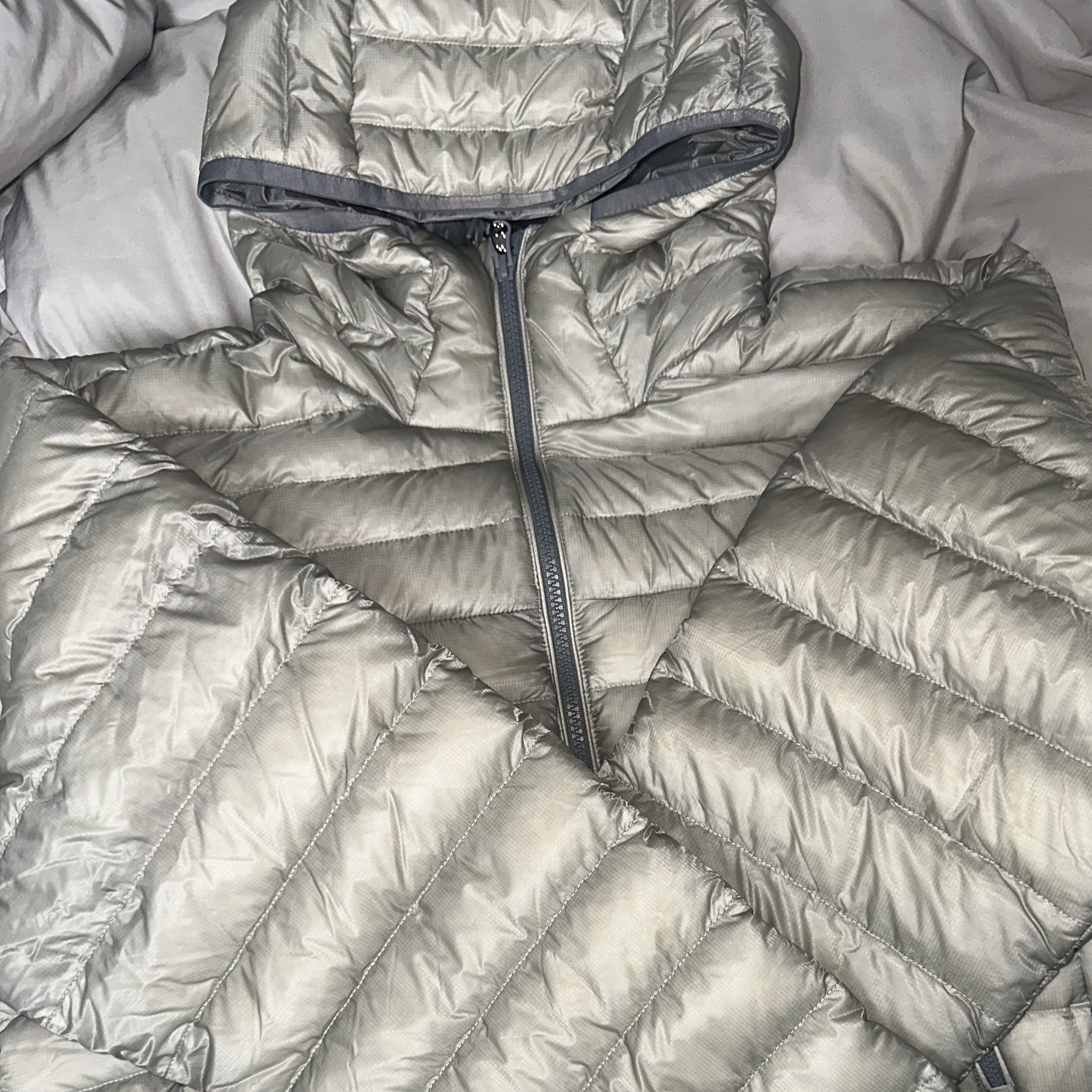 Musinsa Standard City Leisure Sheer Ripstop Hooded Light Down Jacket Light Grey 착용 스타일