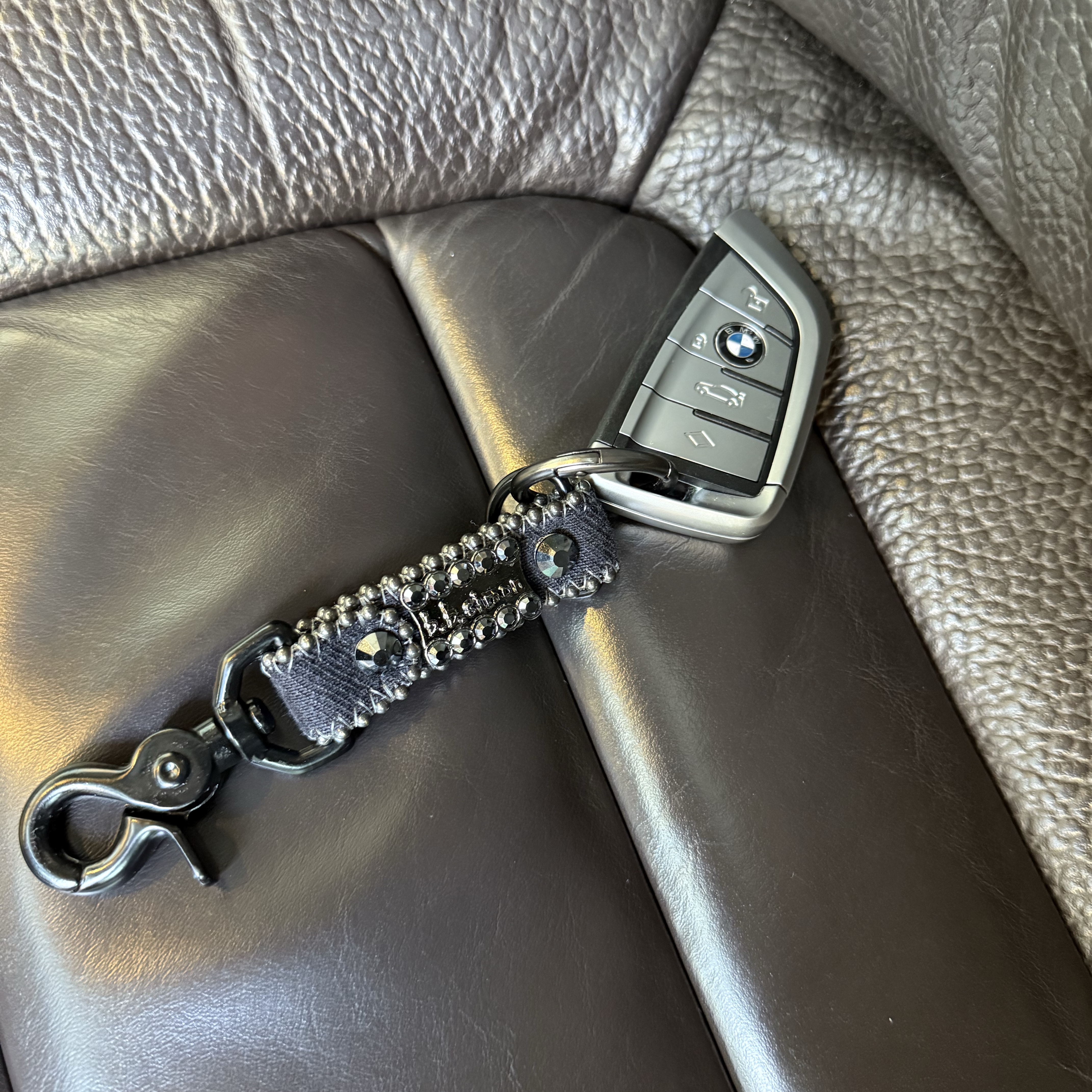 Supreme x B.B. Simon Denim Keychain Black - 25SS 착용 스타일 - 2