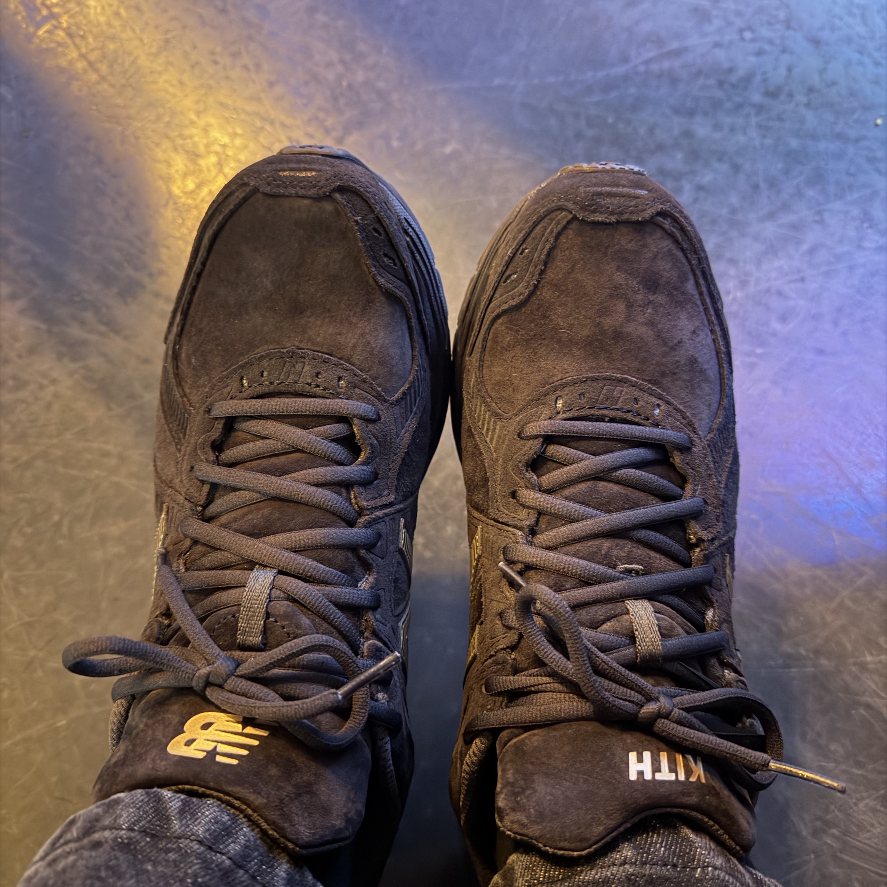 New Balance x Kith 860v2 Espresso 착용 스타일 - 1