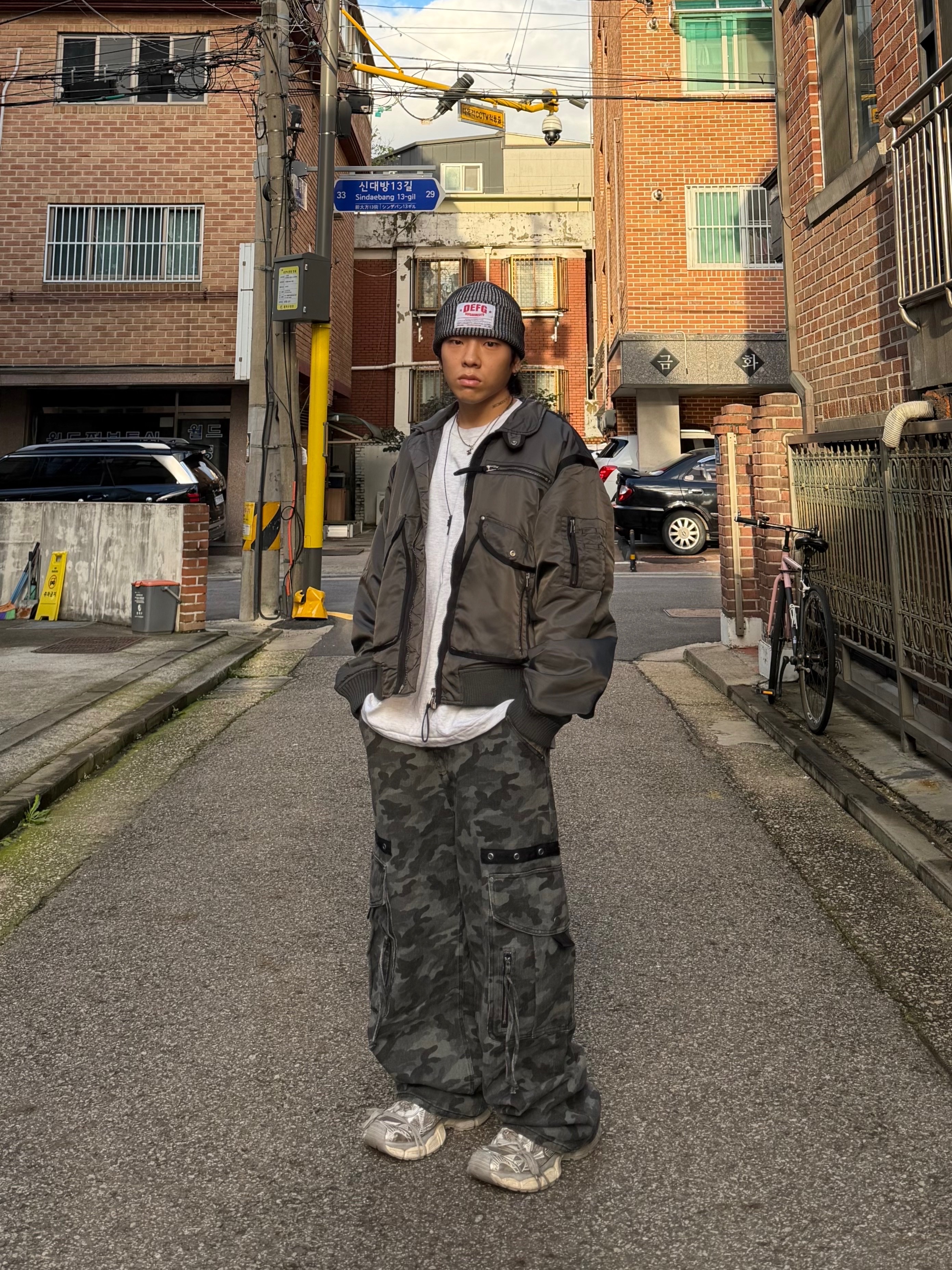 Balenciaga 3XL Sneakers Light Beige, DEFGARMENTS Label Point Rib Beanie Black 착용 스타일 - 8